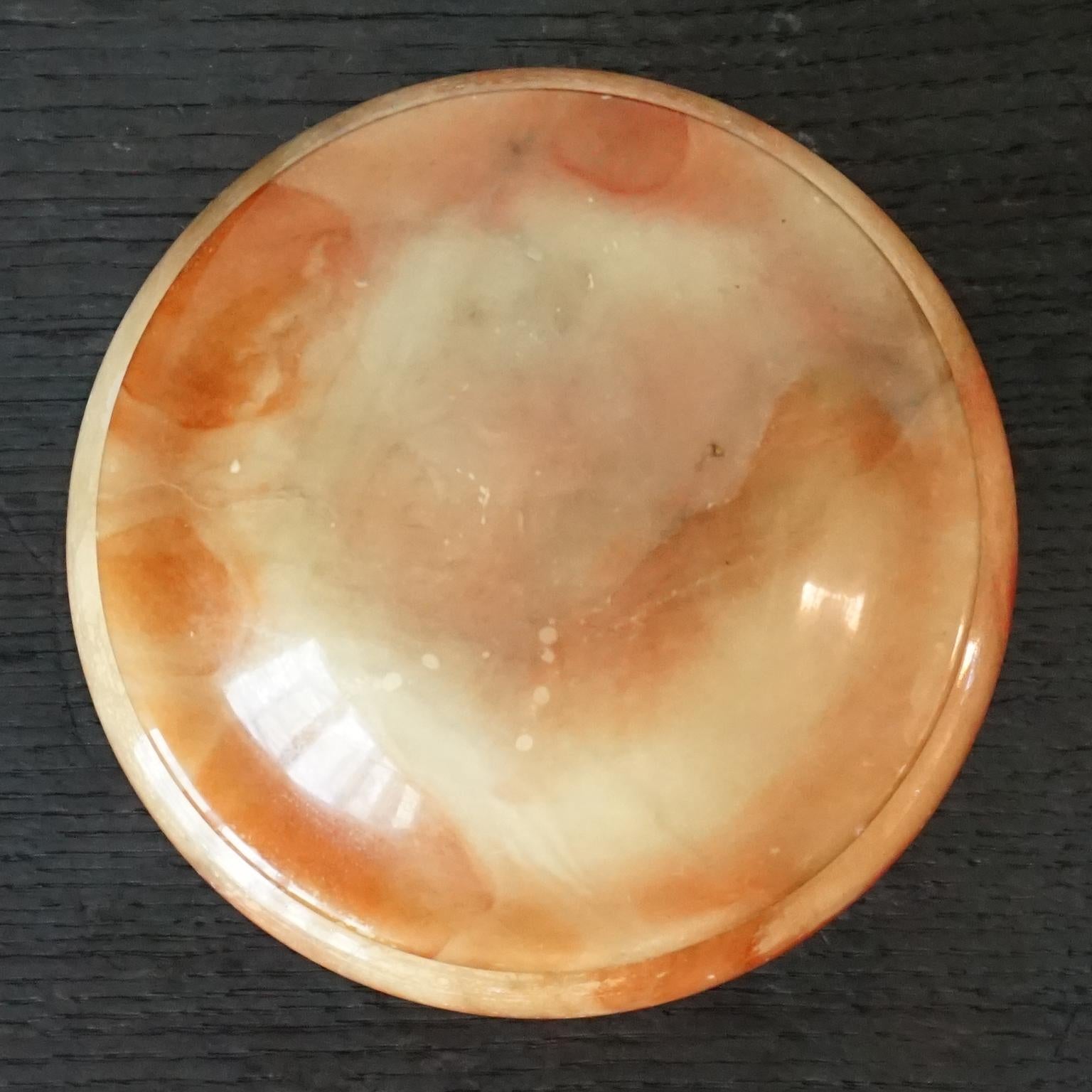Drei MCM-Schmuckkästchen aus italienischem Alabaster und Messing mit Delphinfüßen und Deckel im Angebot 9
