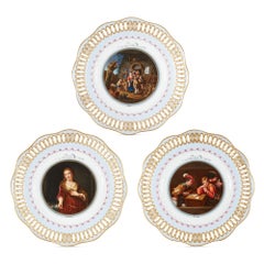 Trois assiettes en porcelaine de Meissen représentant des tableaux de maîtres anciens