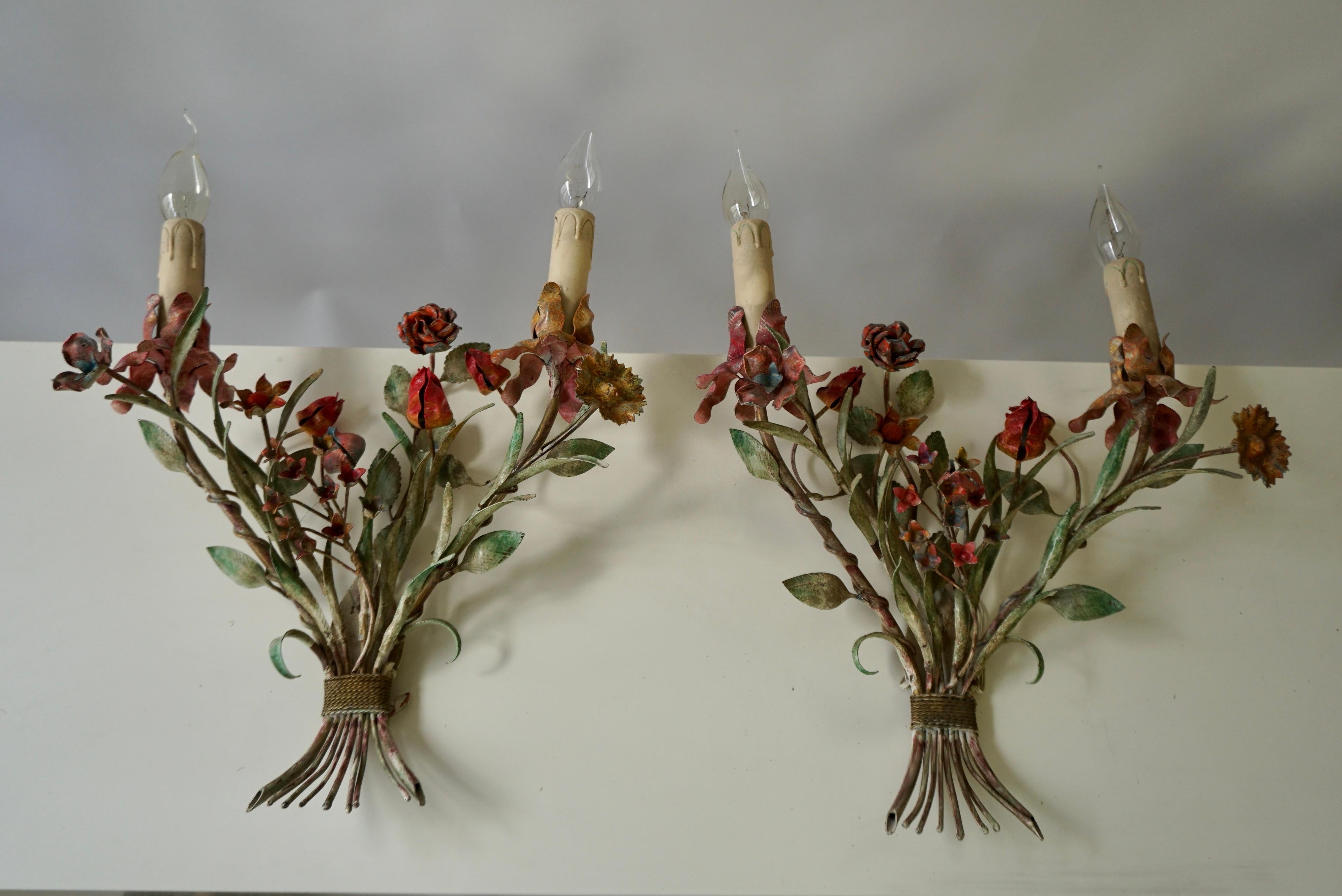 20th Century Three Metal Tole Colorful Painted Romantic Roses Flowers Bouquet Wall Lamp Italy For Sale