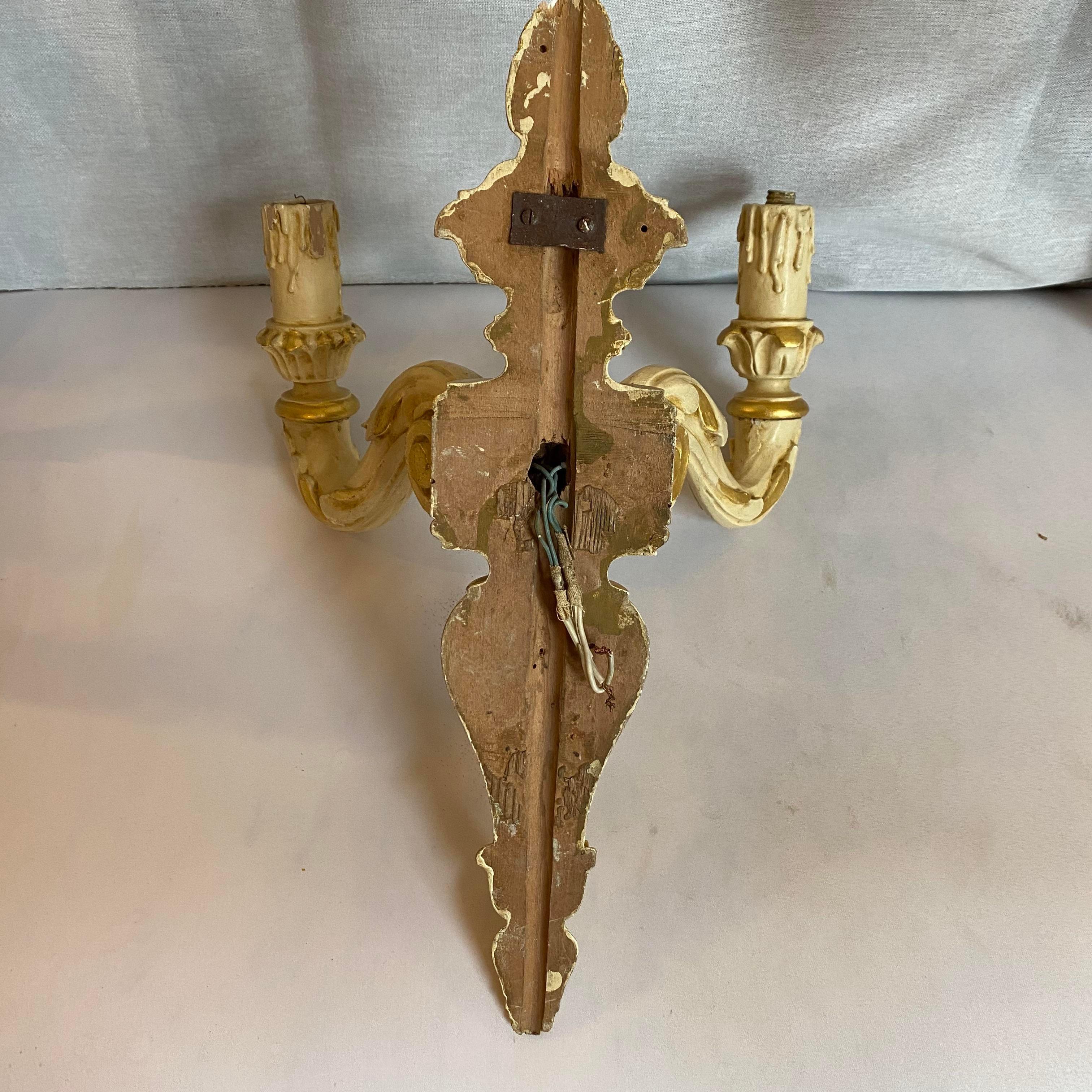 Three Mid-20th Century Ivory and Gold Lacquered Wood Italian Wall Lights For Sale 2