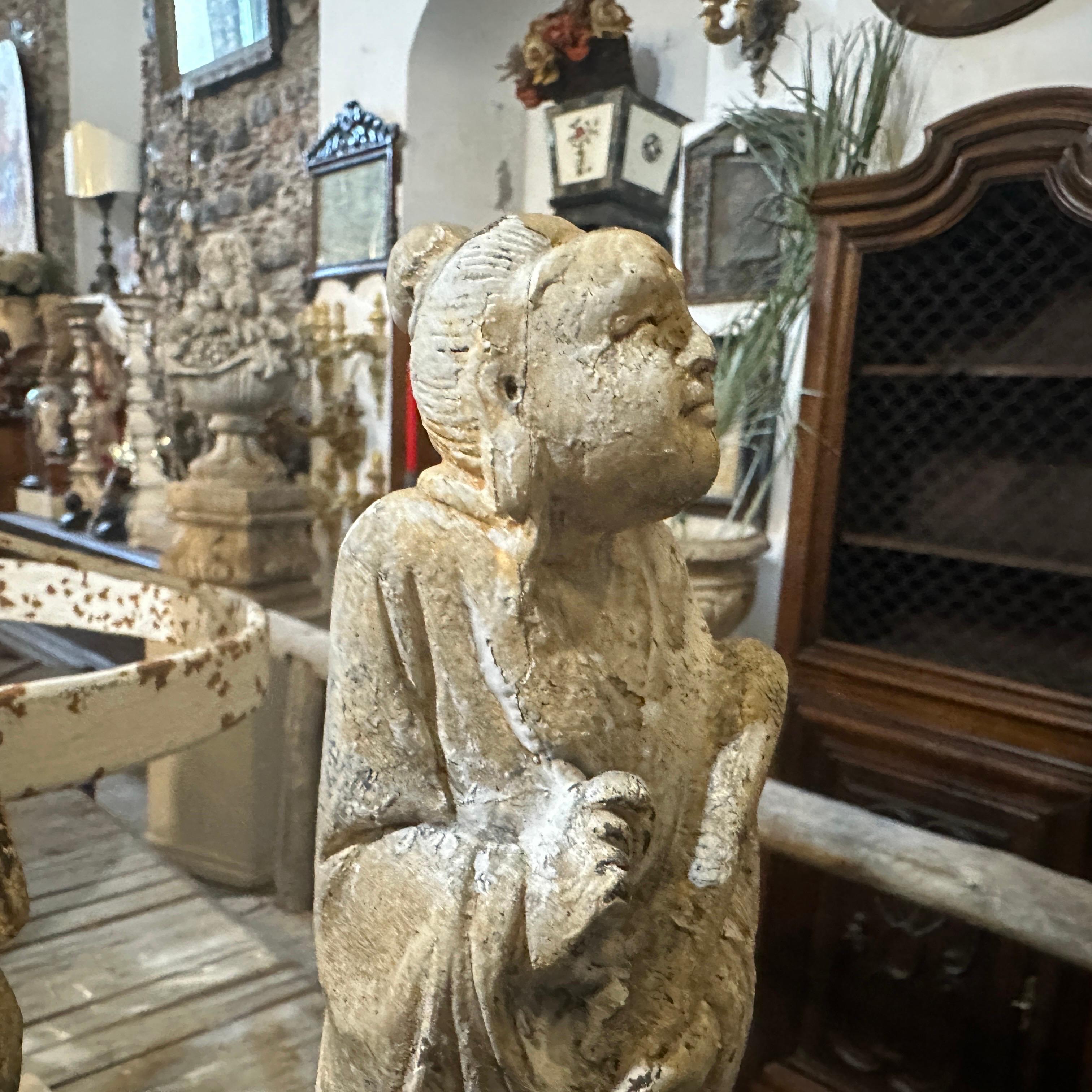 Legno Tre statue in legno patinato di A. Stone della metà del XX secolo raffiguranti figure cinesi in vendita