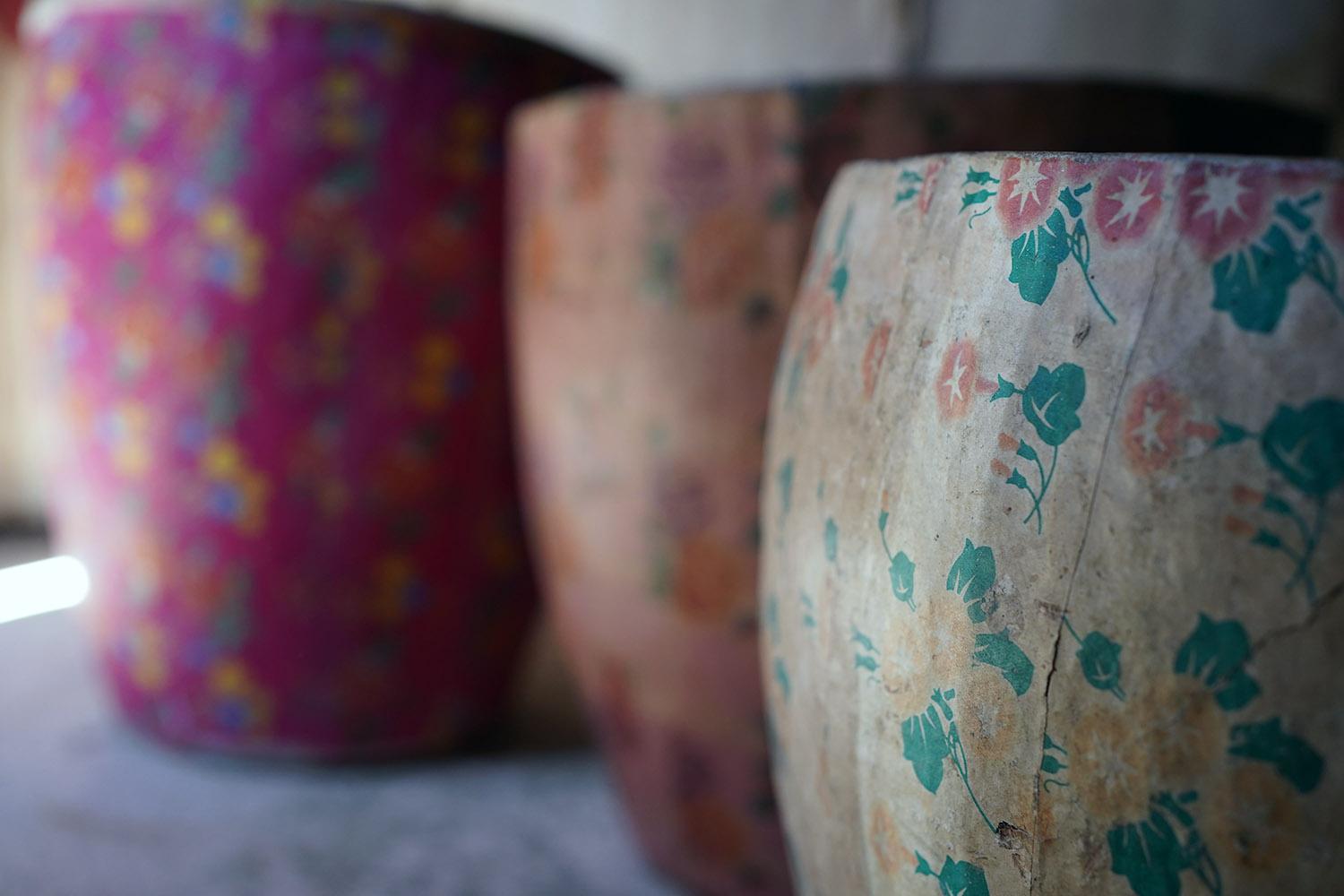 Three Mid-20thC Chinese Papier-Mâché Storage Buckets In Good Condition In Bedford, Bedfordshire