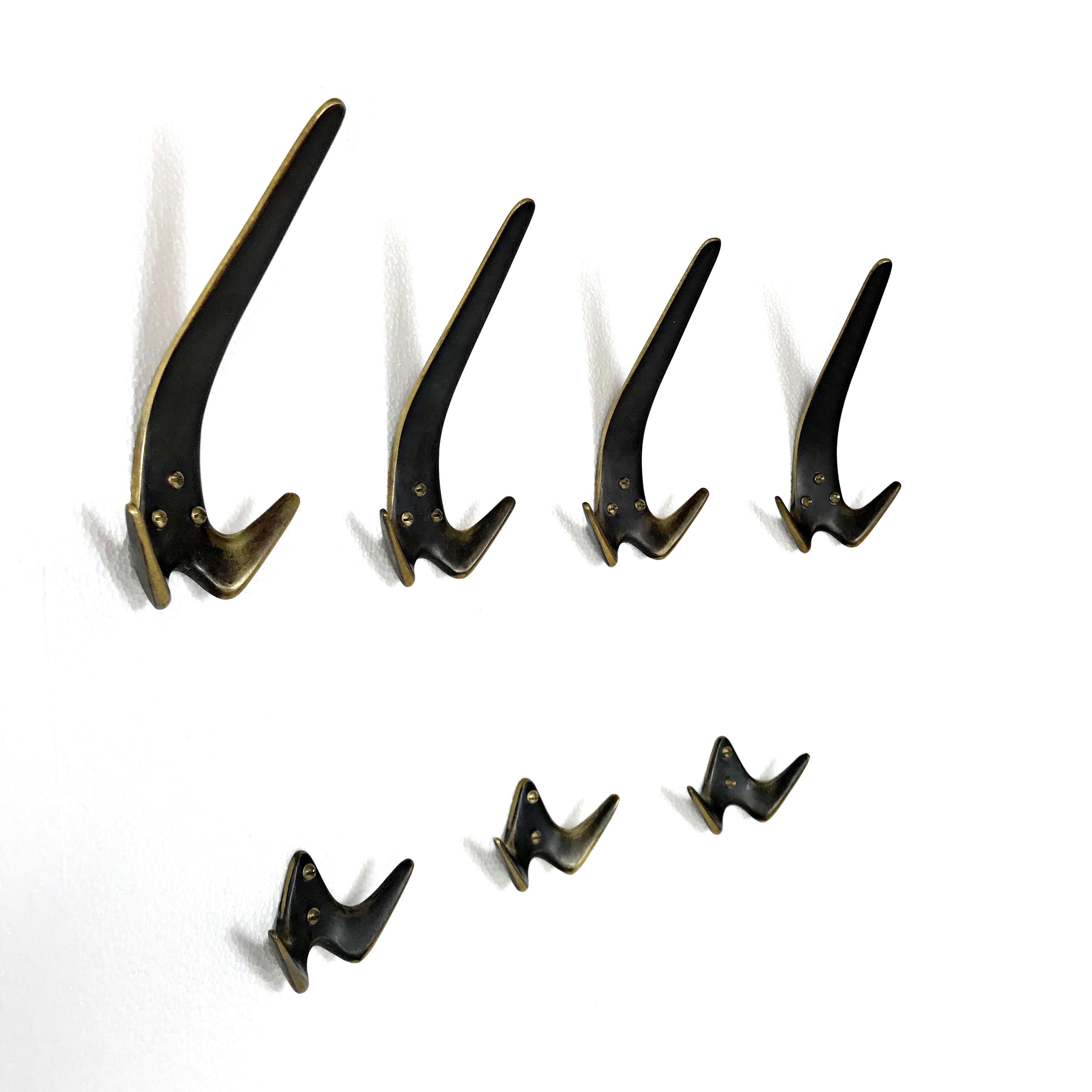 Three Mid-Century Modern Carl Auböck II Brass Wall Coat Hooks, 1950s, Austria (Patiniert)