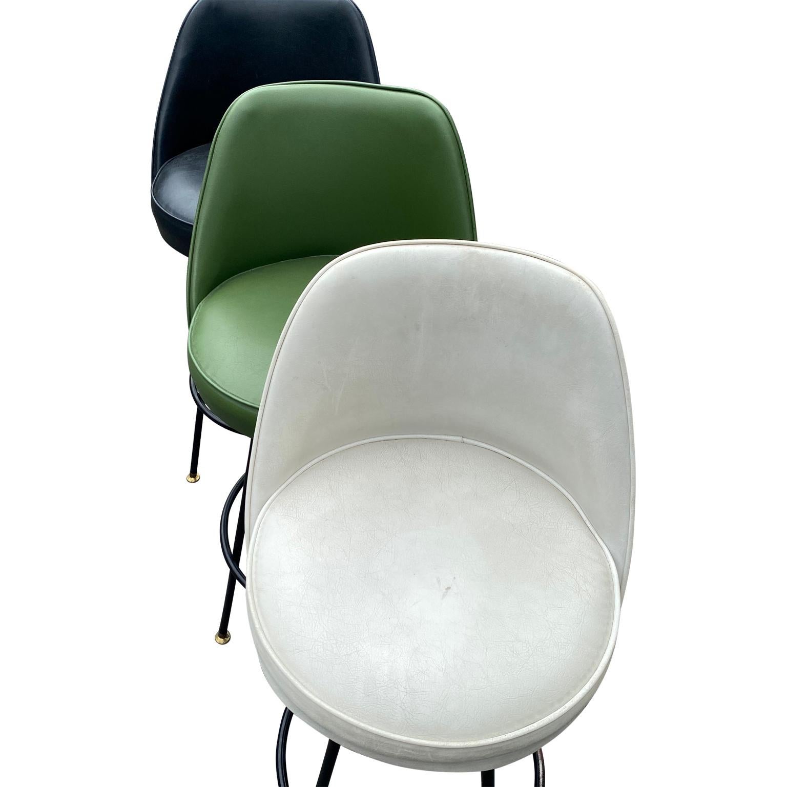 Three Mid-Century Modern High-Back Swivel Black, White And Green Barstools In Good Condition In Haddonfield, NJ
