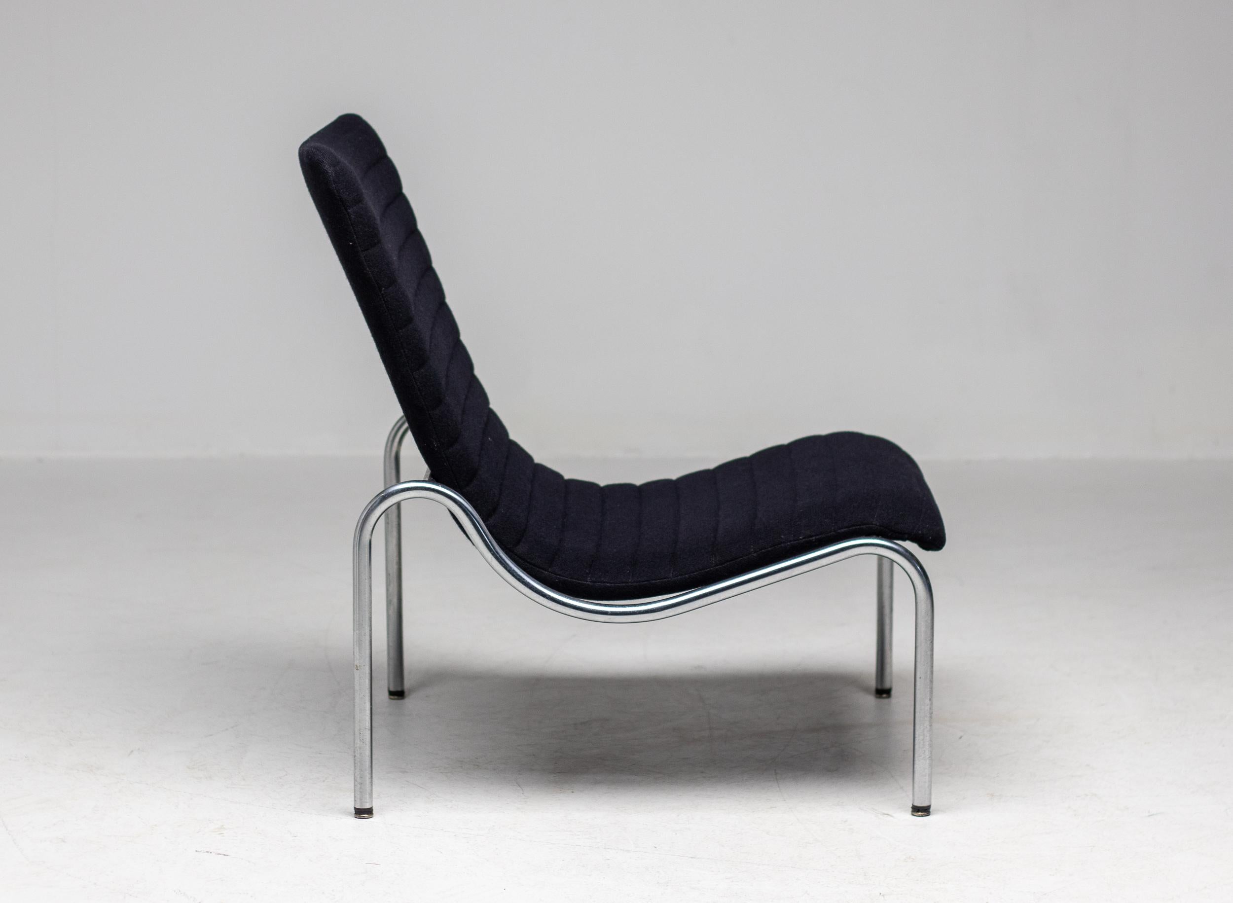 Three Mid Century Modern Kho Liang Ie Model 704 High Back Lounge Chairs mediados del siglo XX en venta