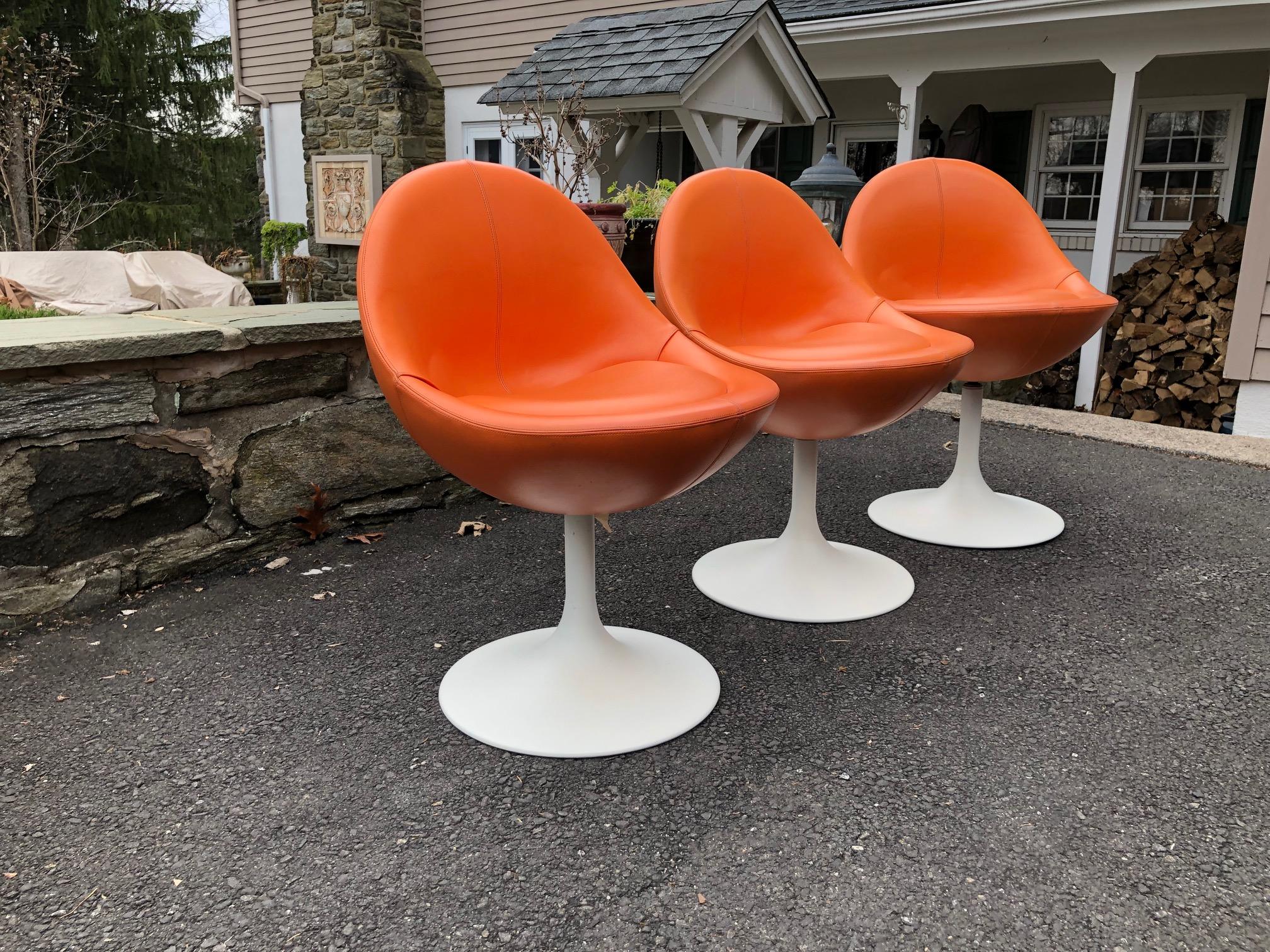 Three Mid-Century Modern Tulip Chairs In Excellent Condition For Sale In Washington Crossing, PA