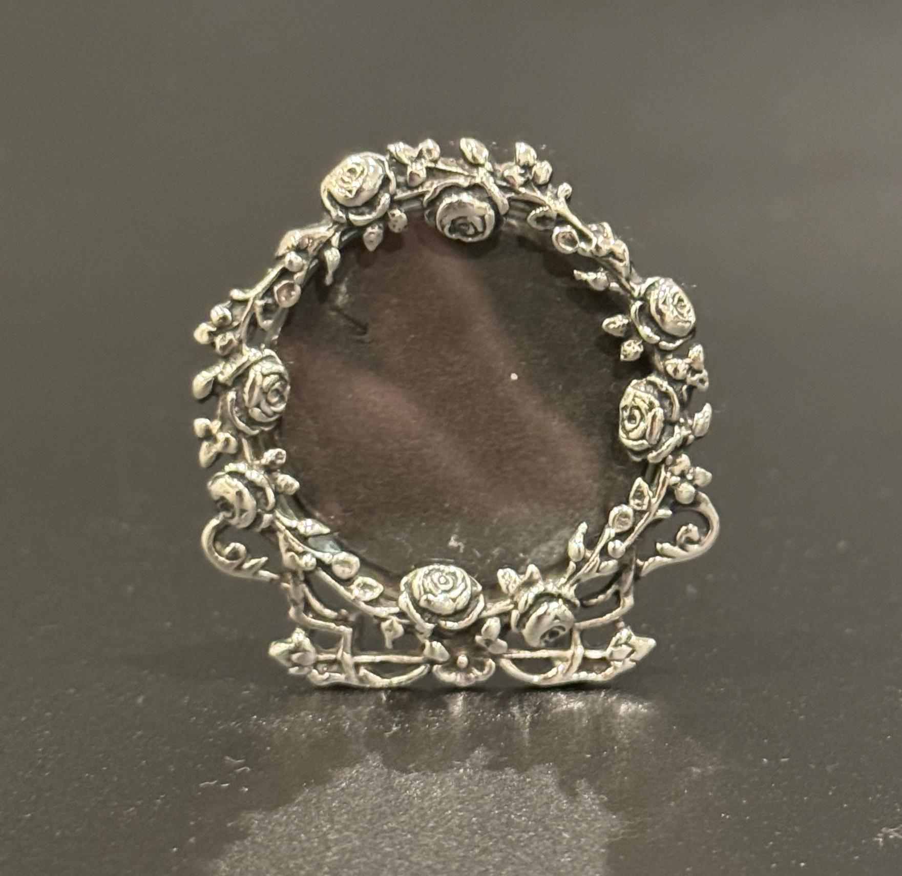 Tre cornici decorative in argento sterling in miniatura in vendita 2