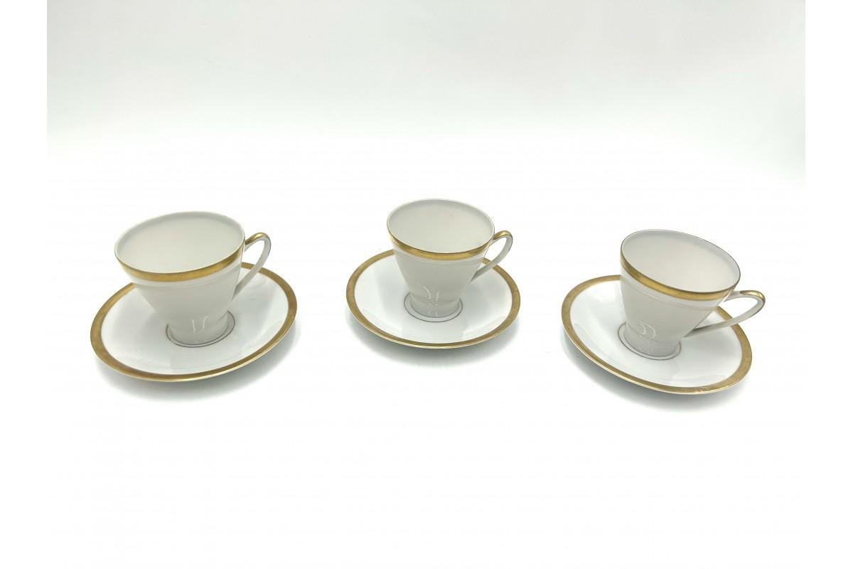 Three mocha cups by Freiberger Porzellan

Very good condition

cup height: 6 cm, diameter 6.5 cm

saucer: diameter 11cm