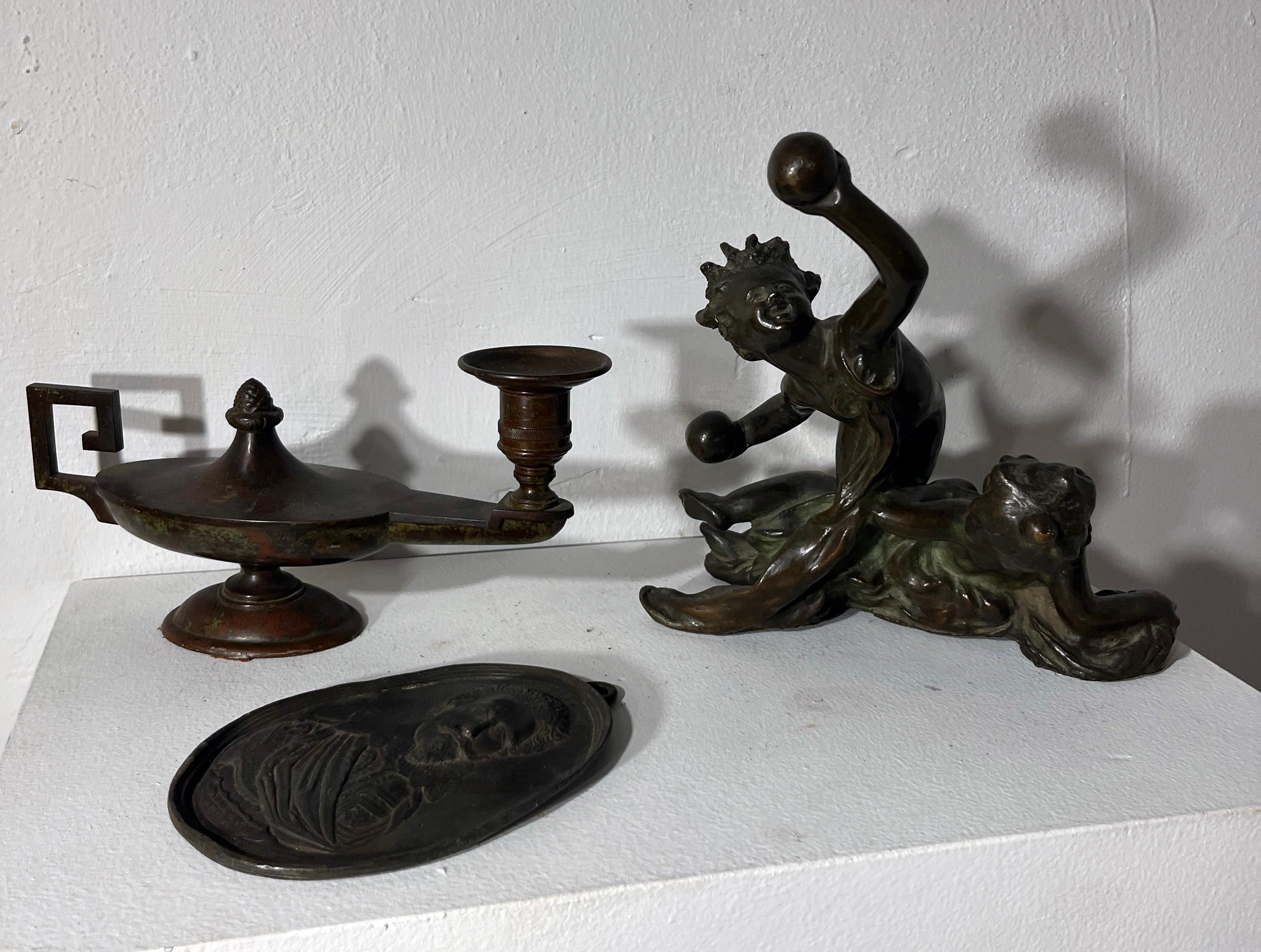 Calco Tre sculture decorative neoclassiche del Cabinet d'Amateur in vendita