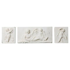 Trois plaques néoclassiques en marbre blanc statuaire