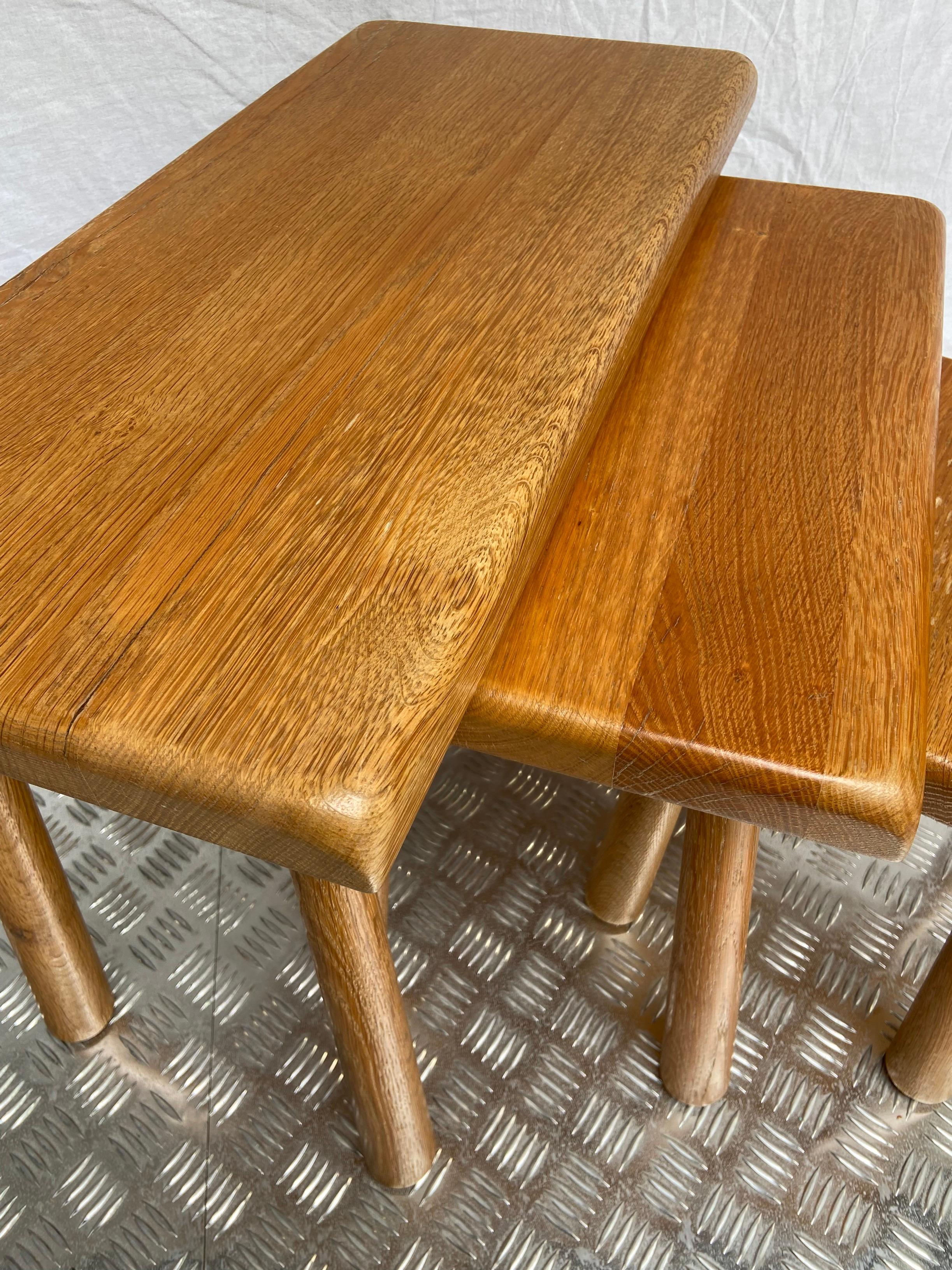 Three nesting tables - Fabriek Oisterwijk
Oak

Round and tapered foot

Holland around 1960

Measures: 45 x 65 x 30.