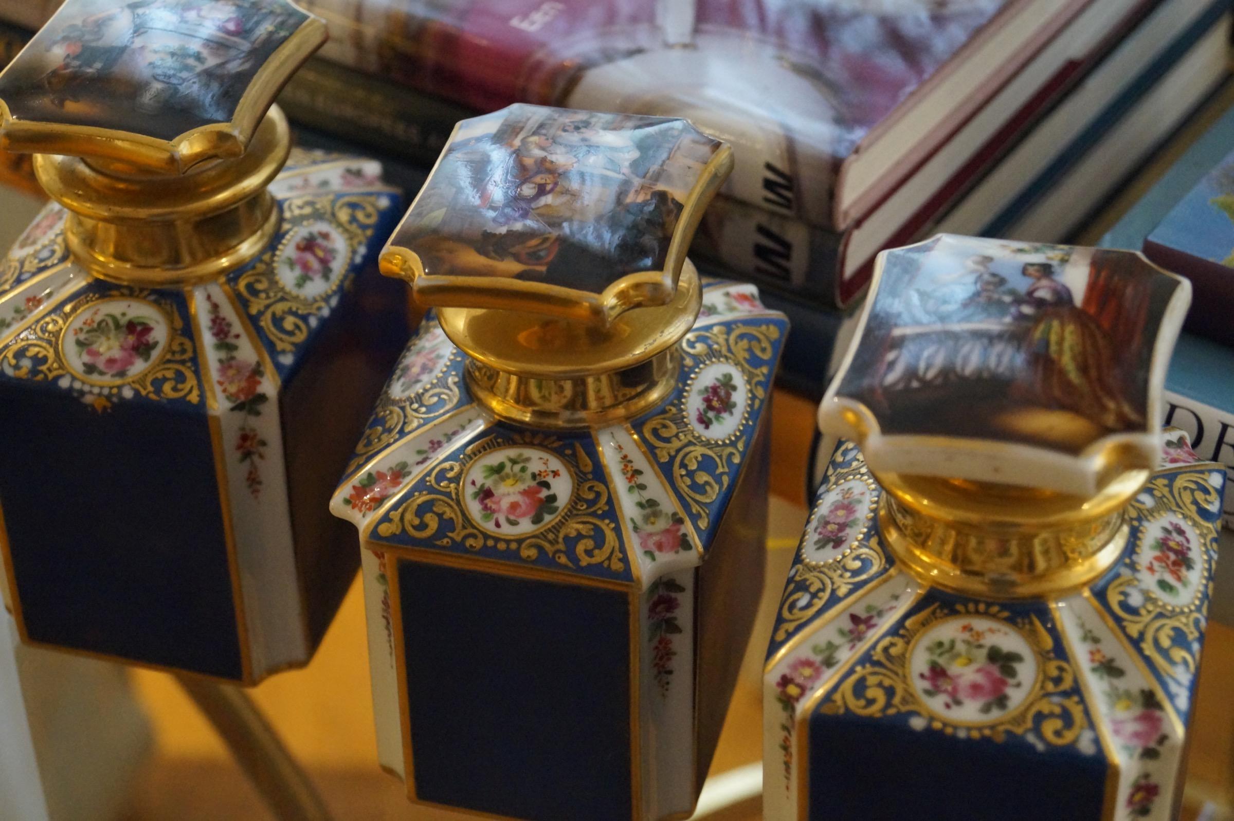 Three Old Paris Porcelain Tea Caddies, circa 1850 For Sale 4