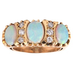 Half Hoop-Ring mit edwardianischem Opal und Diamant