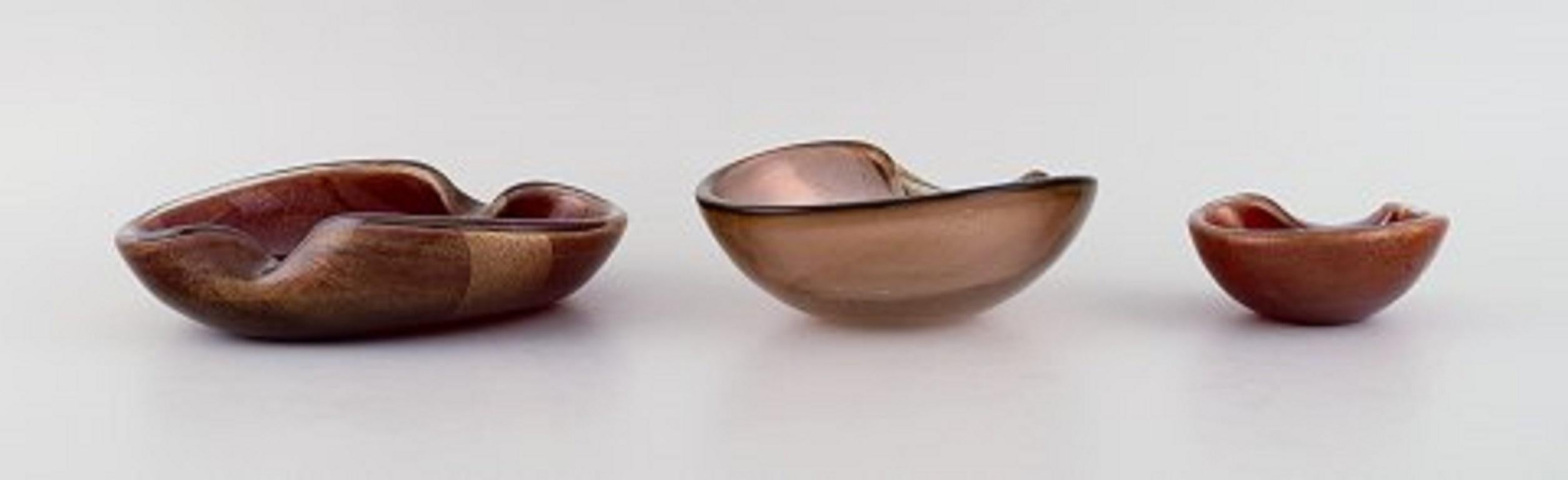 Three organically shaped Murano bowls in mouth-blown art glass. Italian design, 1960s.
Largest measures: 20 x 5.5 cm.
In perfect condition.