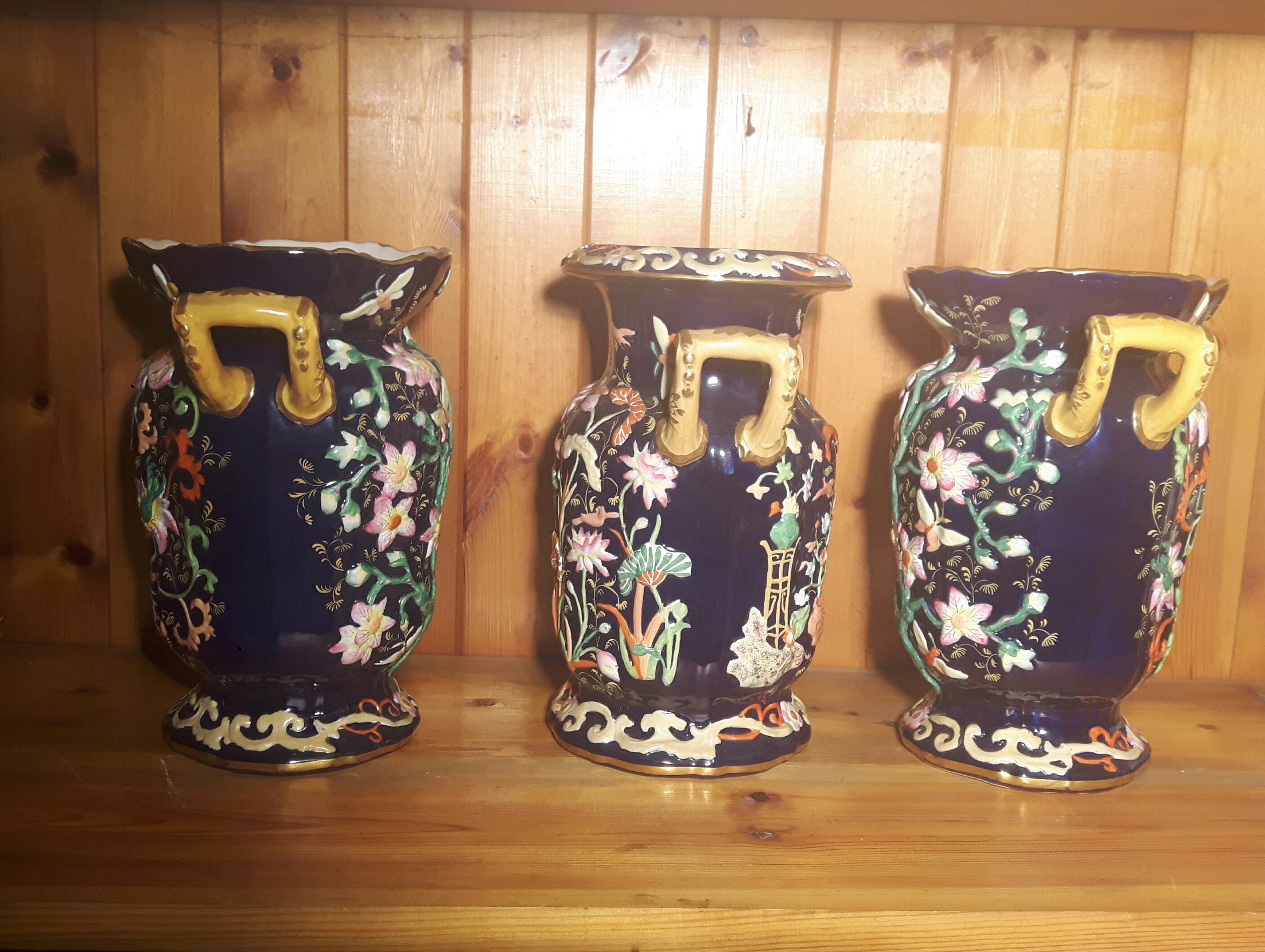 Three Oriental Style English Vases In Good Condition For Sale In London, GB
