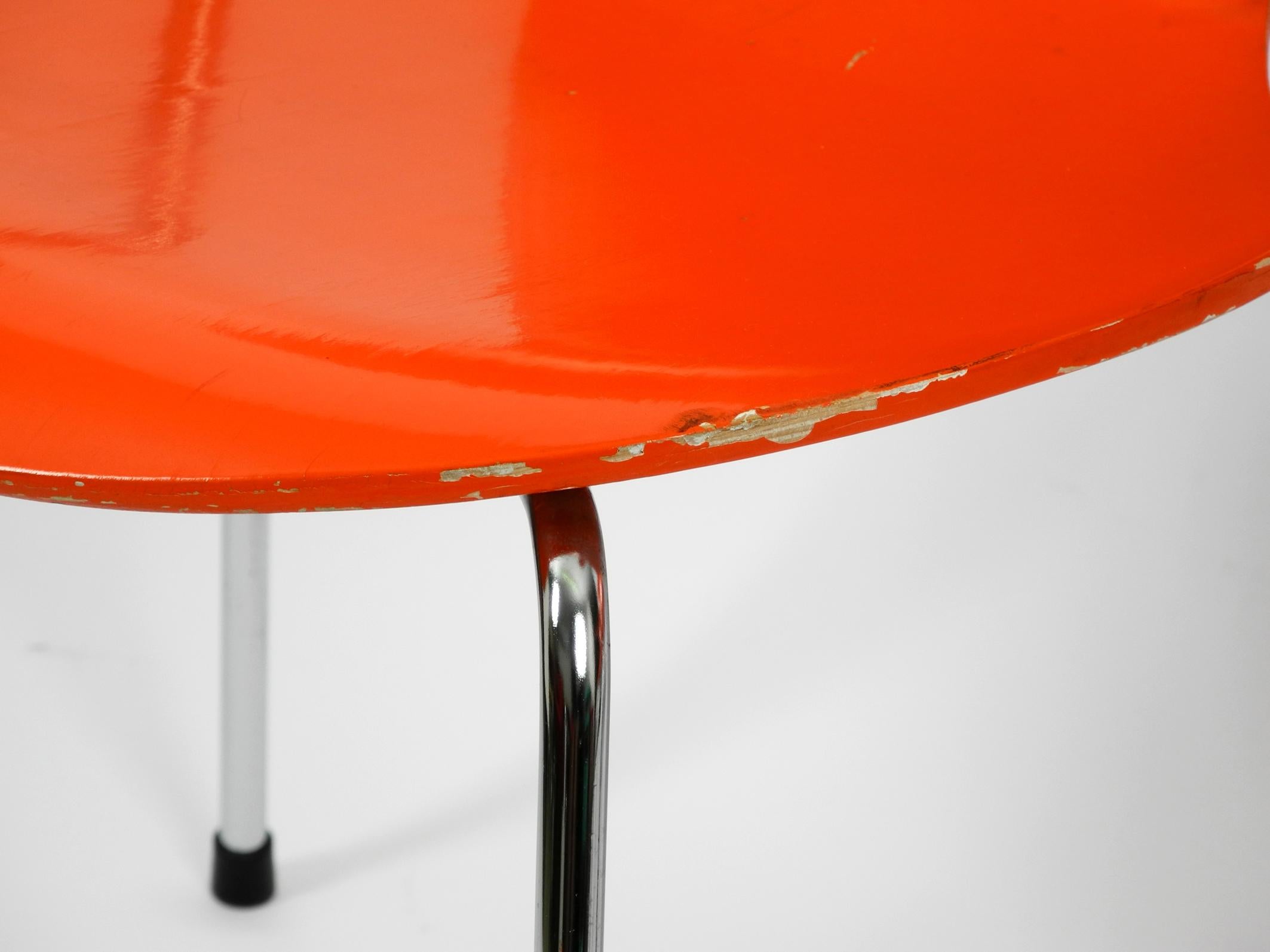Drei originale Arne Jacobsen-Sessel in Orange, Mod. 3207 von 1982 im Angebot 8