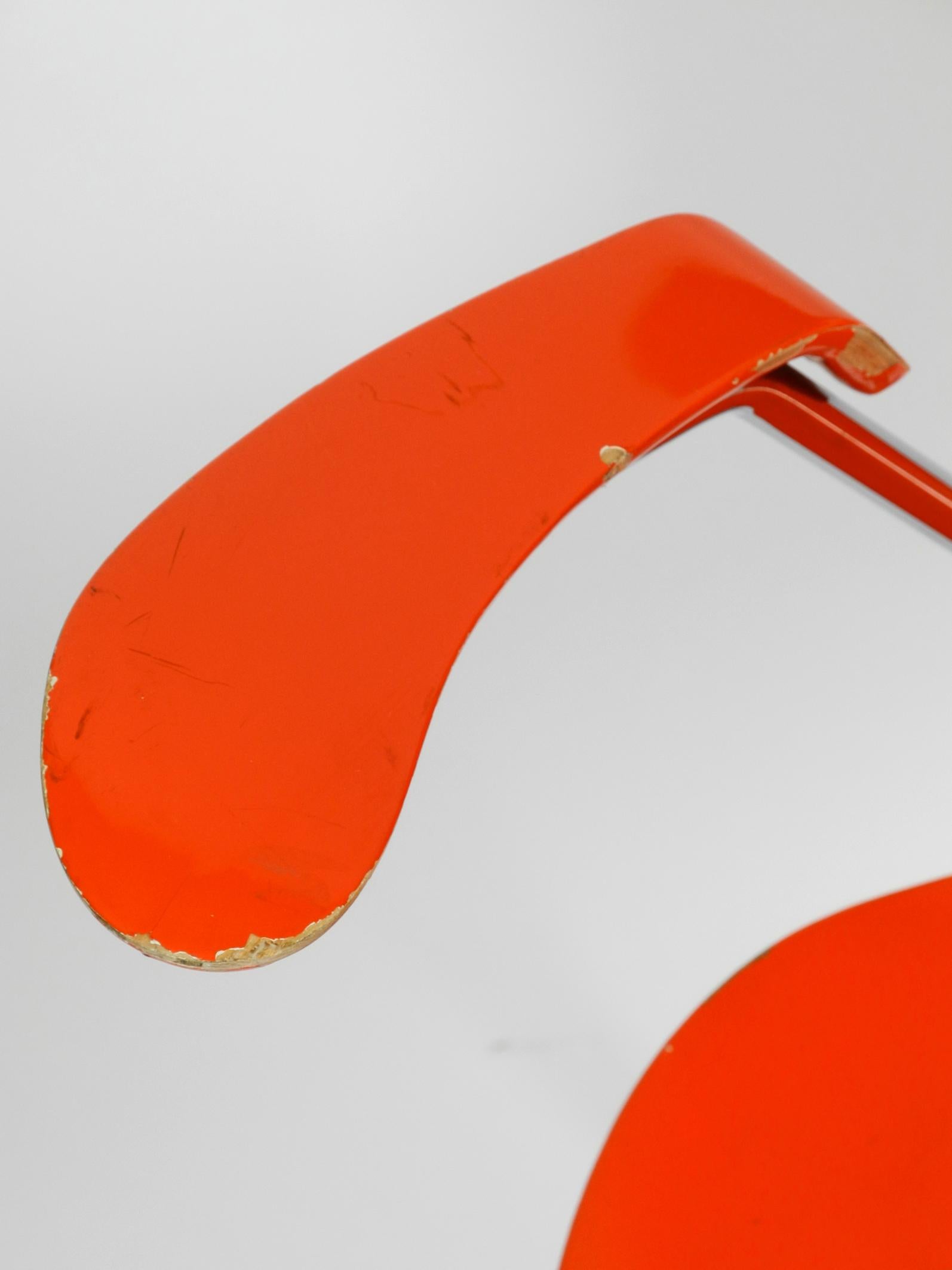 Trois fauteuils originaux Arne Jacobsen en orange Mod. 3207 de 1982 en vente 11