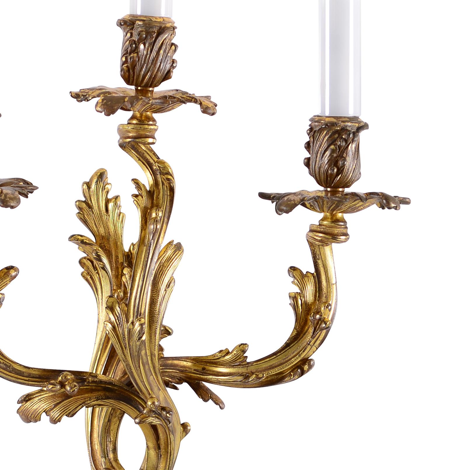 Tres Apliques de Bronce Rococó Originales de la Época 1850, Bronce Dorado al Fuego Austríaco en venta