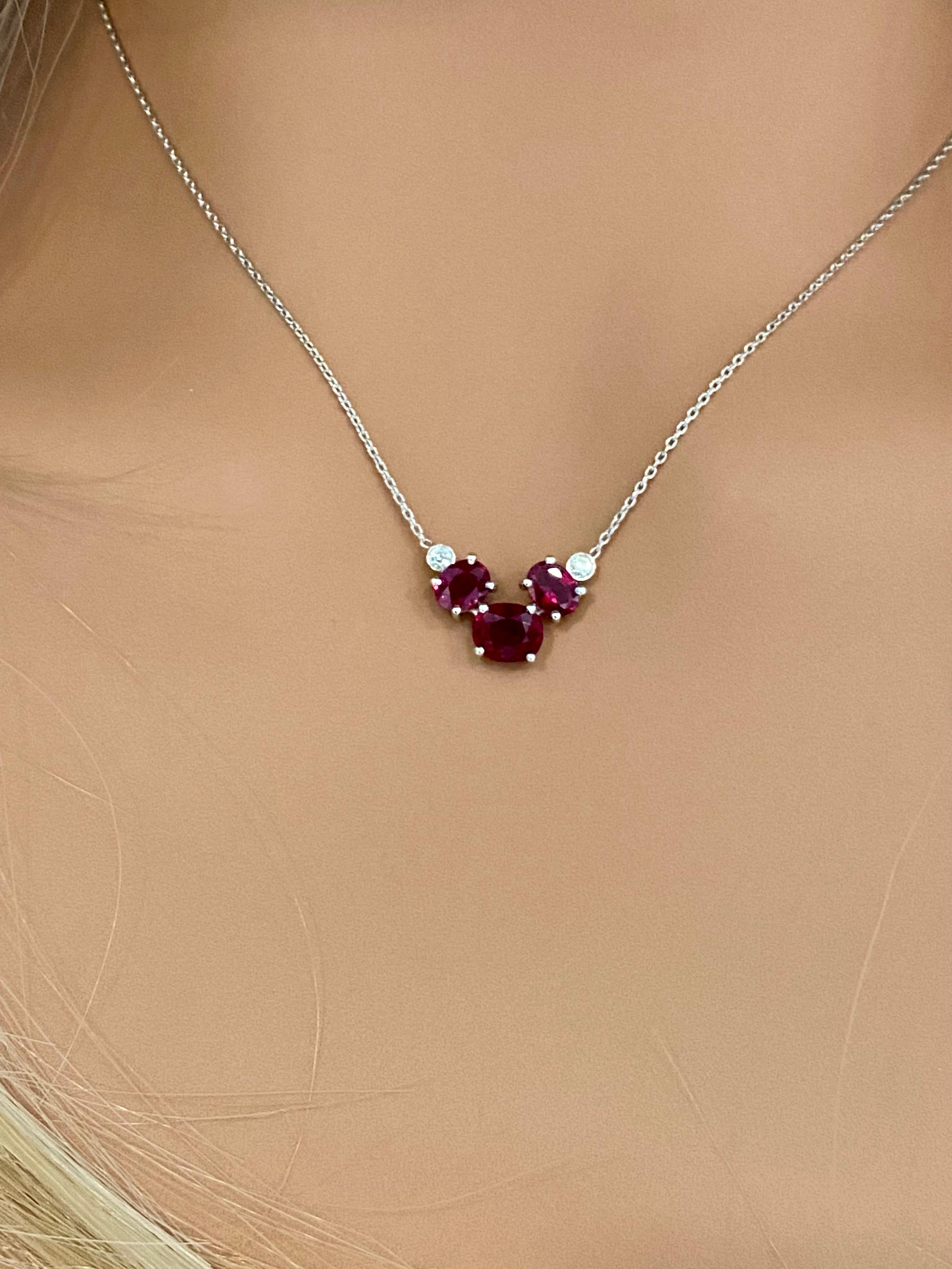 Three Oval Burma Red Rubies and Two Bezel Diamonds Rubies Gold Pendant Necklace In New Condition In New York, NY