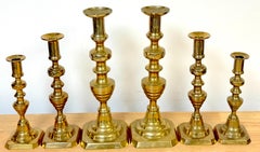 Tre coppie di candelabri a spirale in ottone del XIX secolo