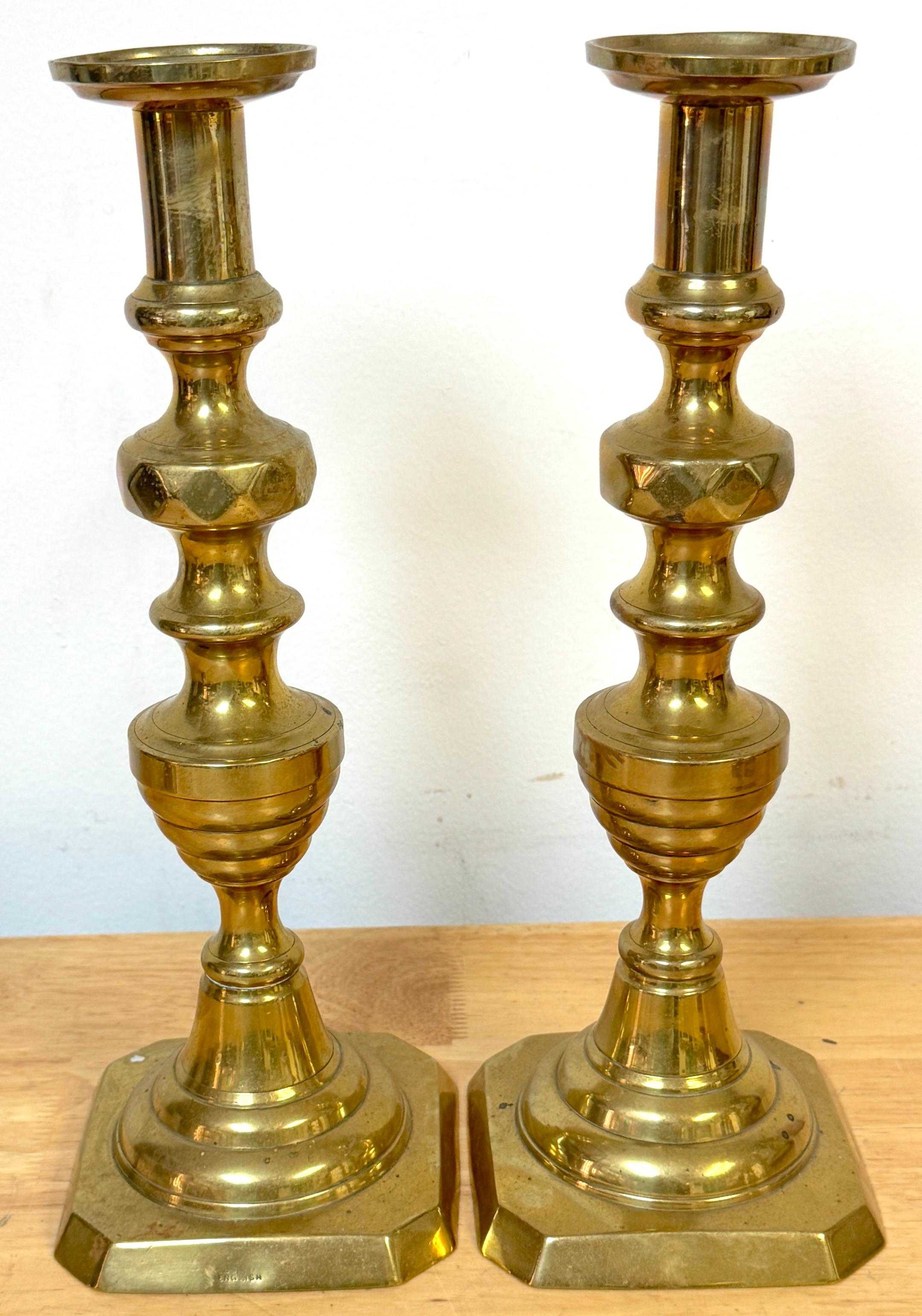 Ottone Tre coppie di candelabri a spirale in ottone del XIX secolo in vendita