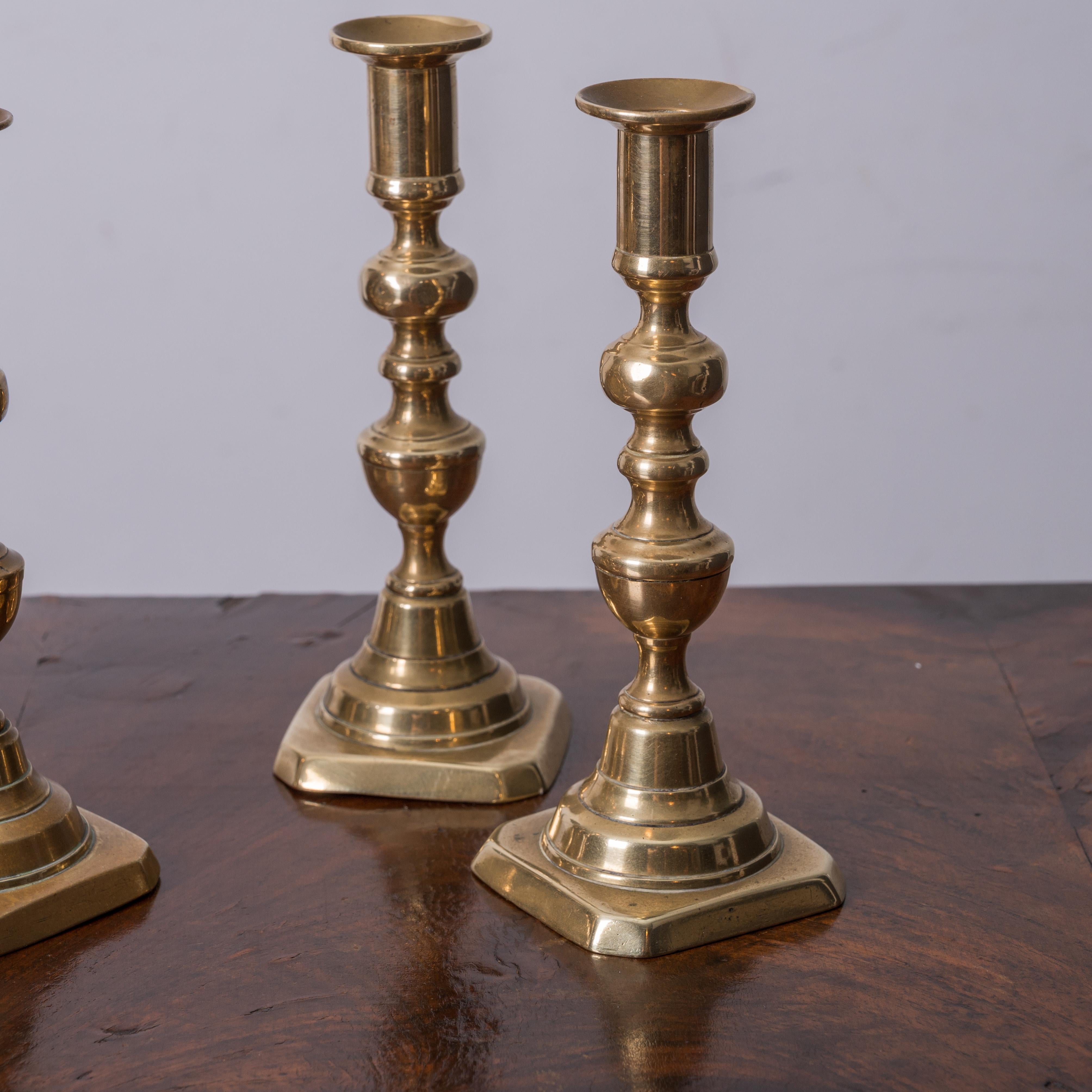 Georgiano Tre coppie di candelieri in ottone, XIX secolo in vendita