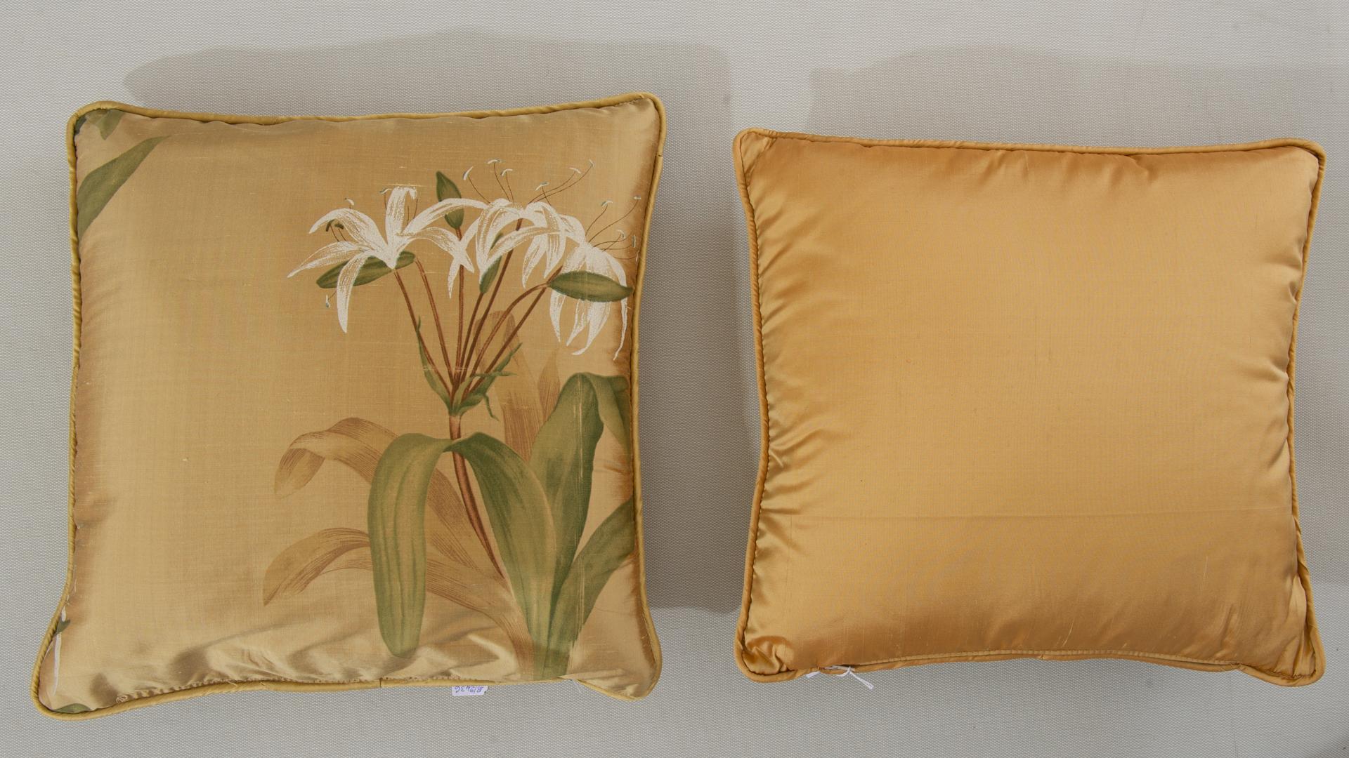 Contemporary Two Pairs of Italian Silk Pillows For Sale