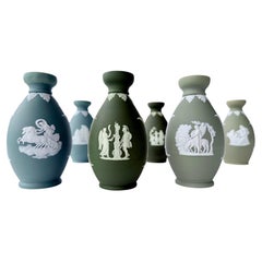 Drei Paare Wedgwood Green Dip Jasper Ware Bud Vasen Drei Paare Wedgwood Green Dip Jasper Ware Bud Vasen