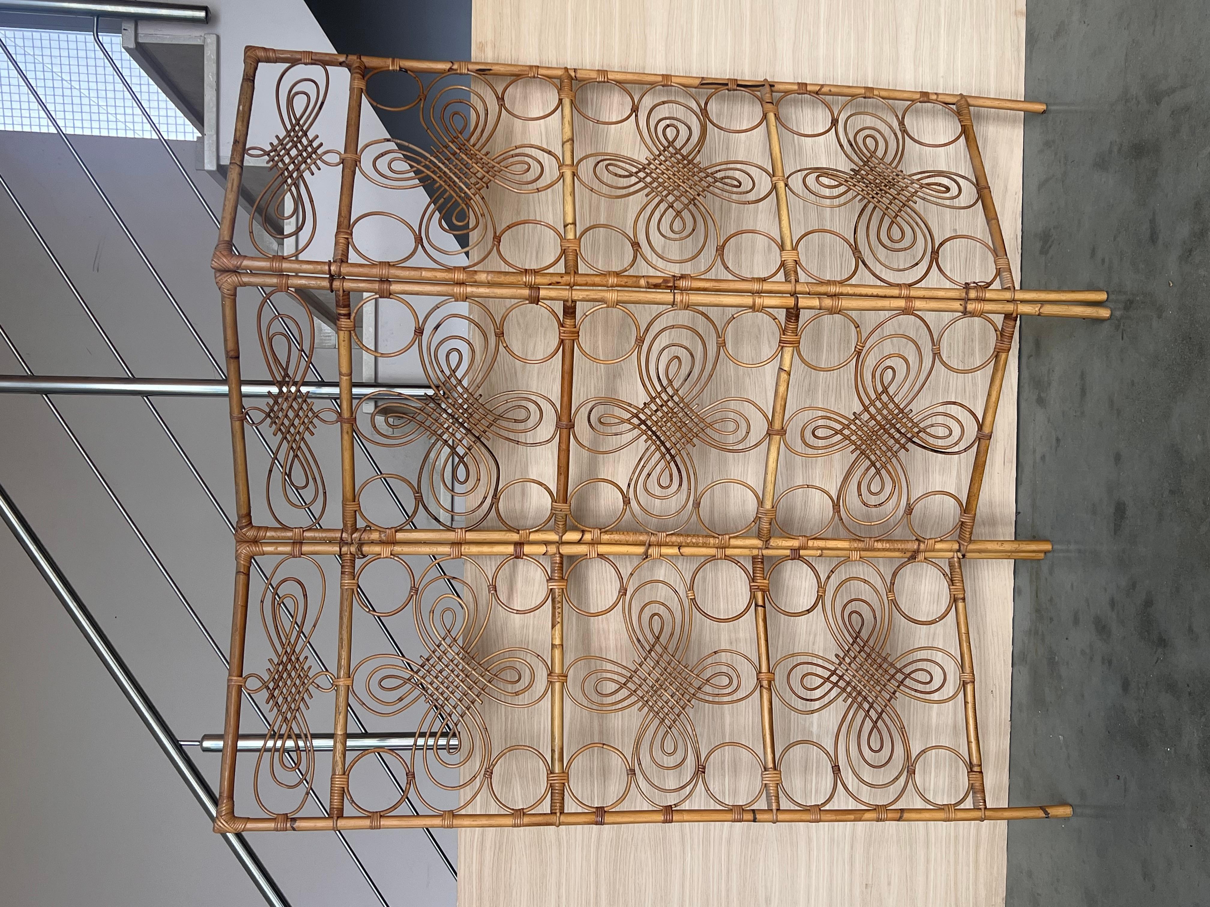 Dreiteiliger Raumteiler aus Bambus und Korbweide mit Klappdeckel, Frankreich 1960er Jahre (20. Jahrhundert) im Angebot