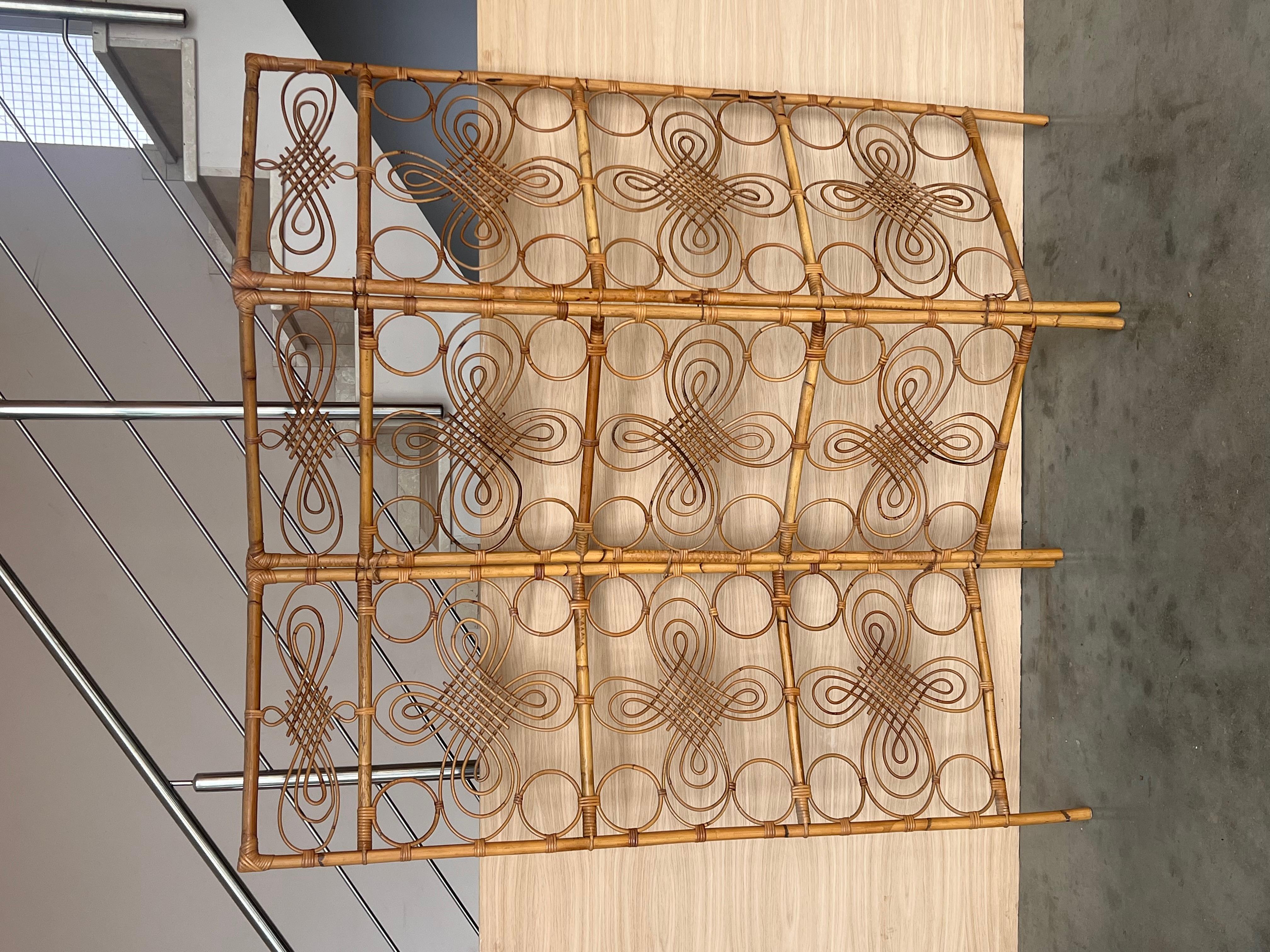 Dreiteiliger Raumteiler aus Bambus und Korbweide mit Klappdeckel, Frankreich 1960er Jahre (Rattan) im Angebot