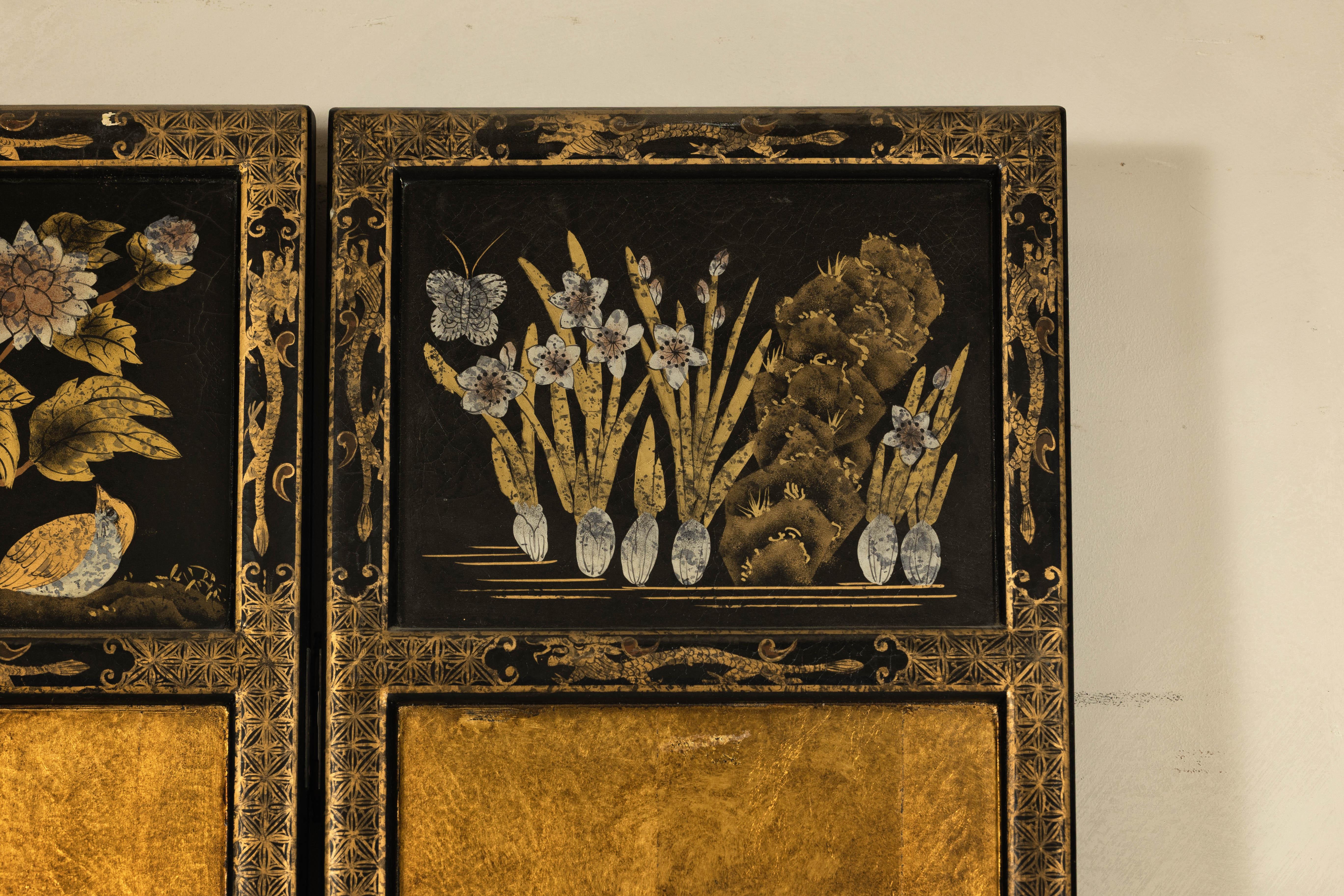 Three-Panel Black Lacquered and Gold Screen with Flowers and Calligraphy For Sale 4