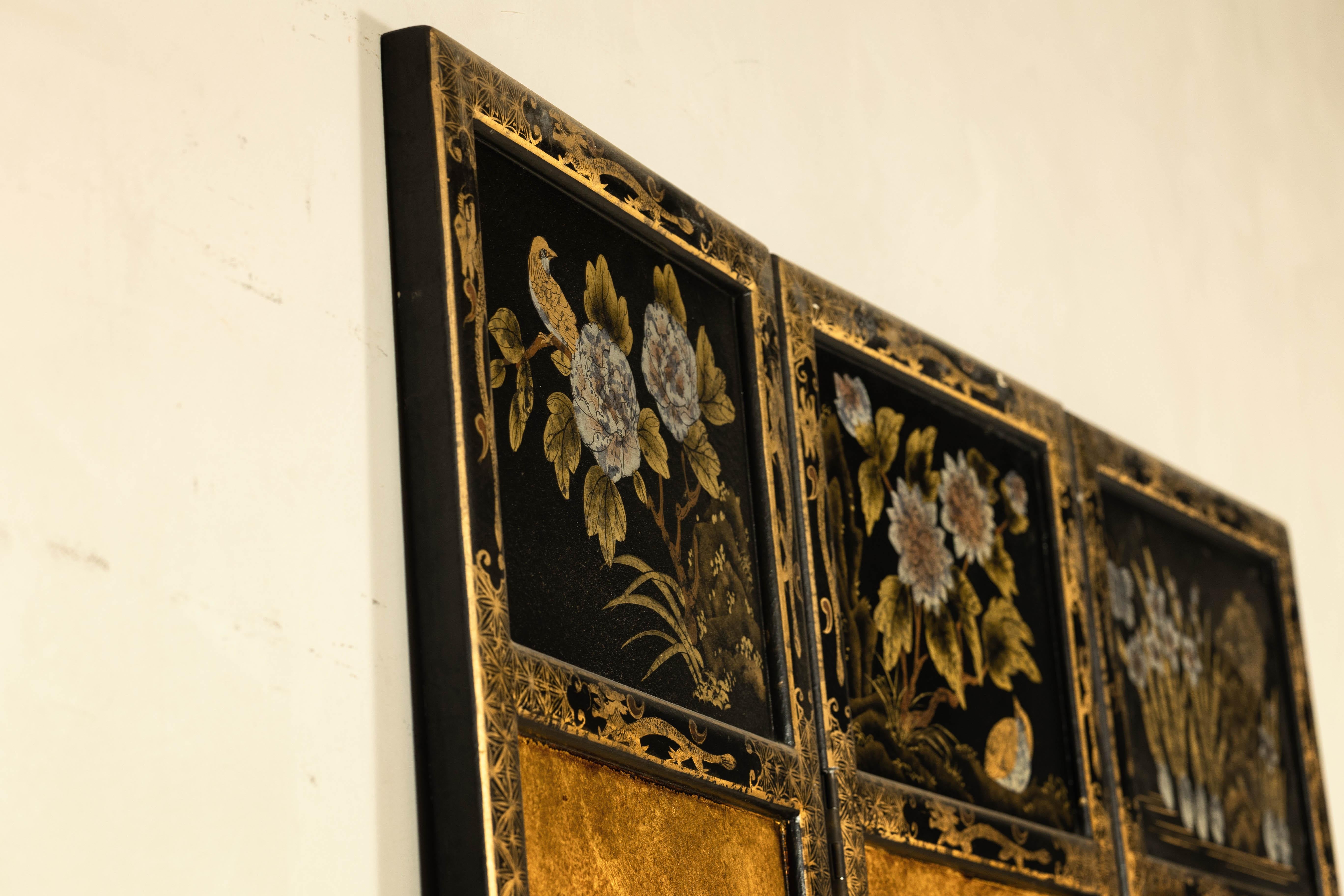 Three-Panel Black Lacquered and Gold Screen with Flowers and Calligraphy For Sale 9