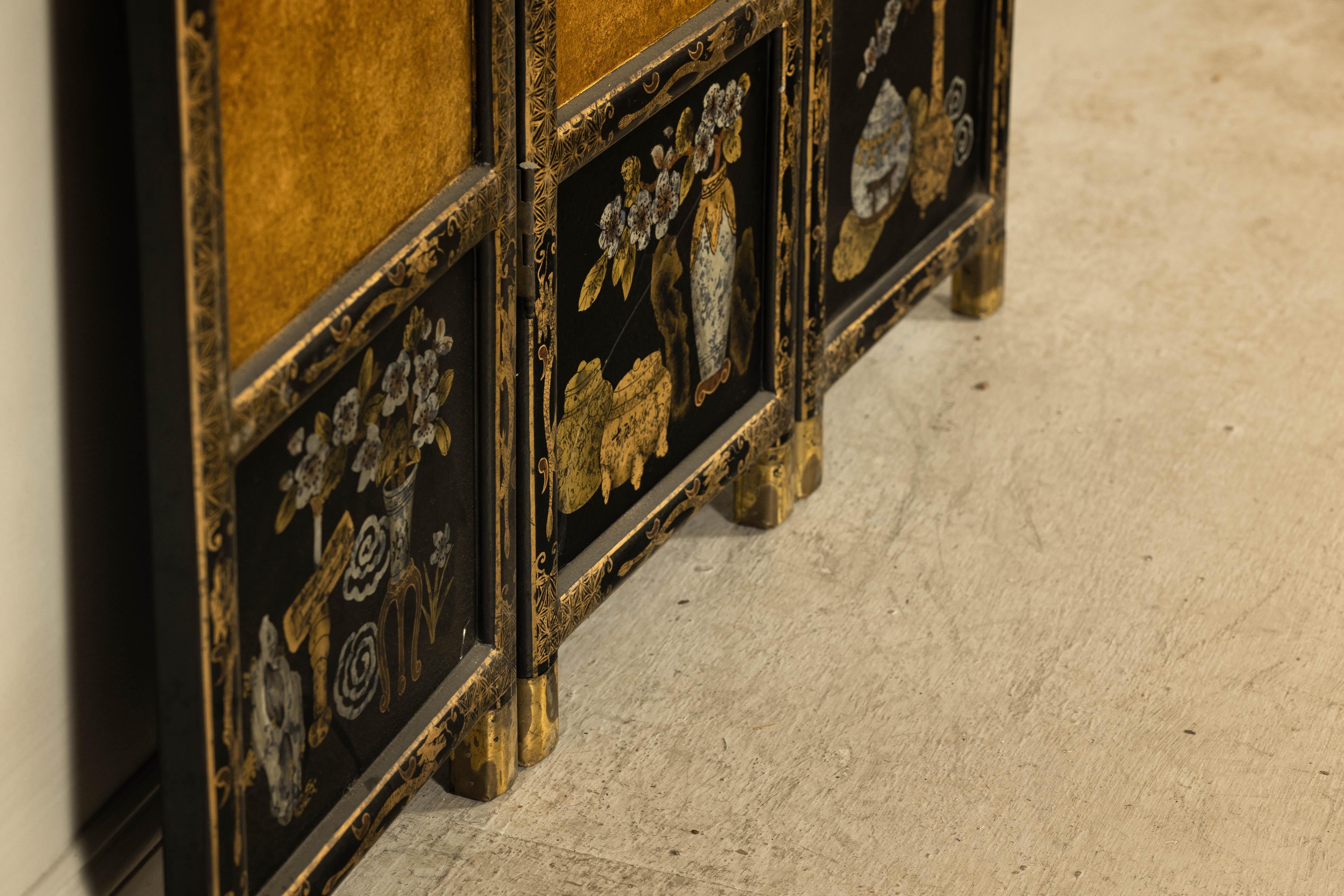 Three-Panel Black Lacquered and Gold Screen with Flowers and Calligraphy For Sale 11