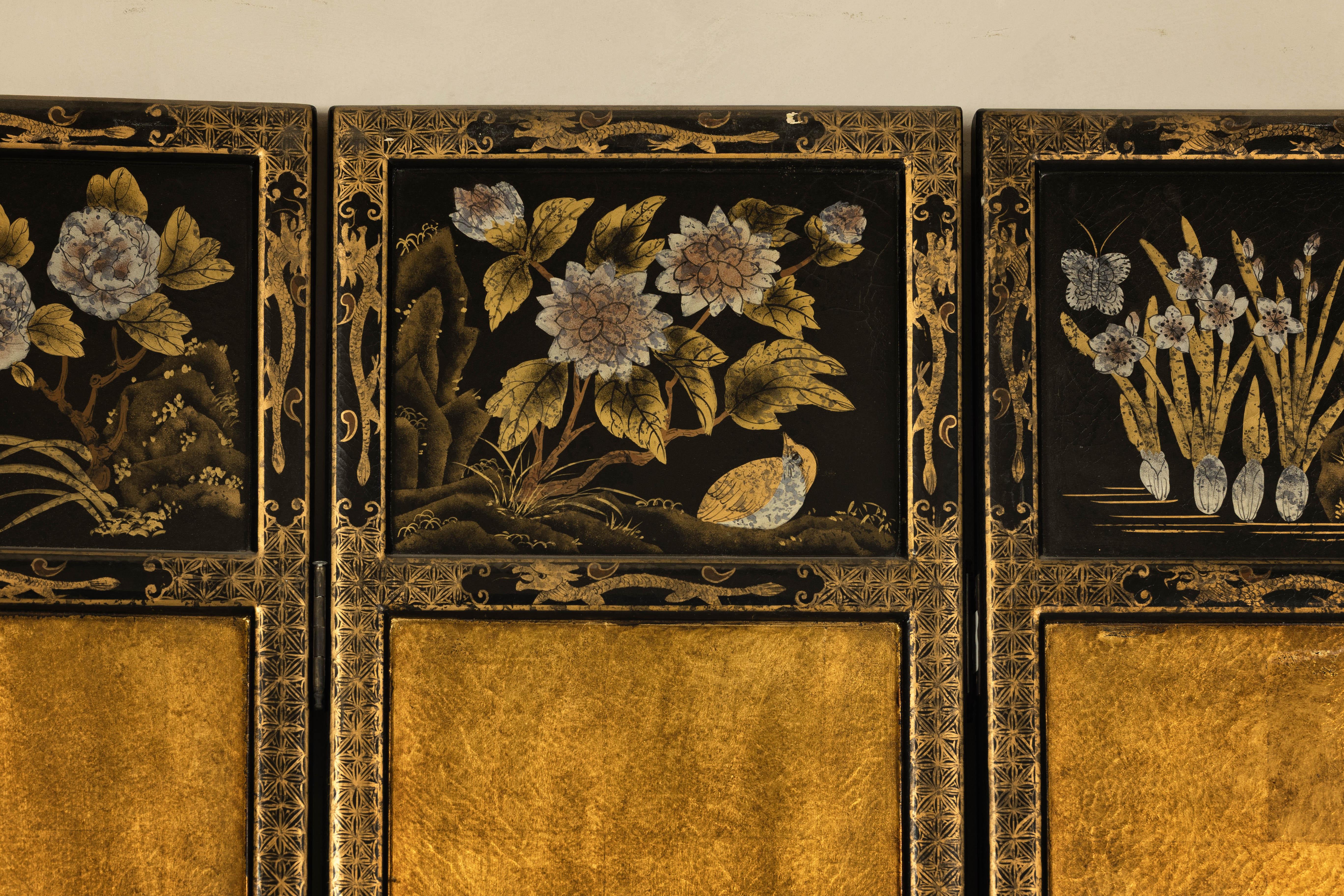 Three-Panel Black Lacquered and Gold Screen with Flowers and Calligraphy For Sale 1