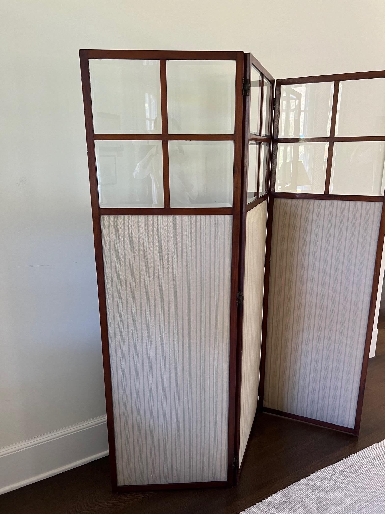 Three-Panel Folding Screen/Room Divider, 20th Century

This three-panel folding screen features a simple, clean design with a quality made dark wood frame. The top third of each panel is divided into four square beveled glass window pane sections,