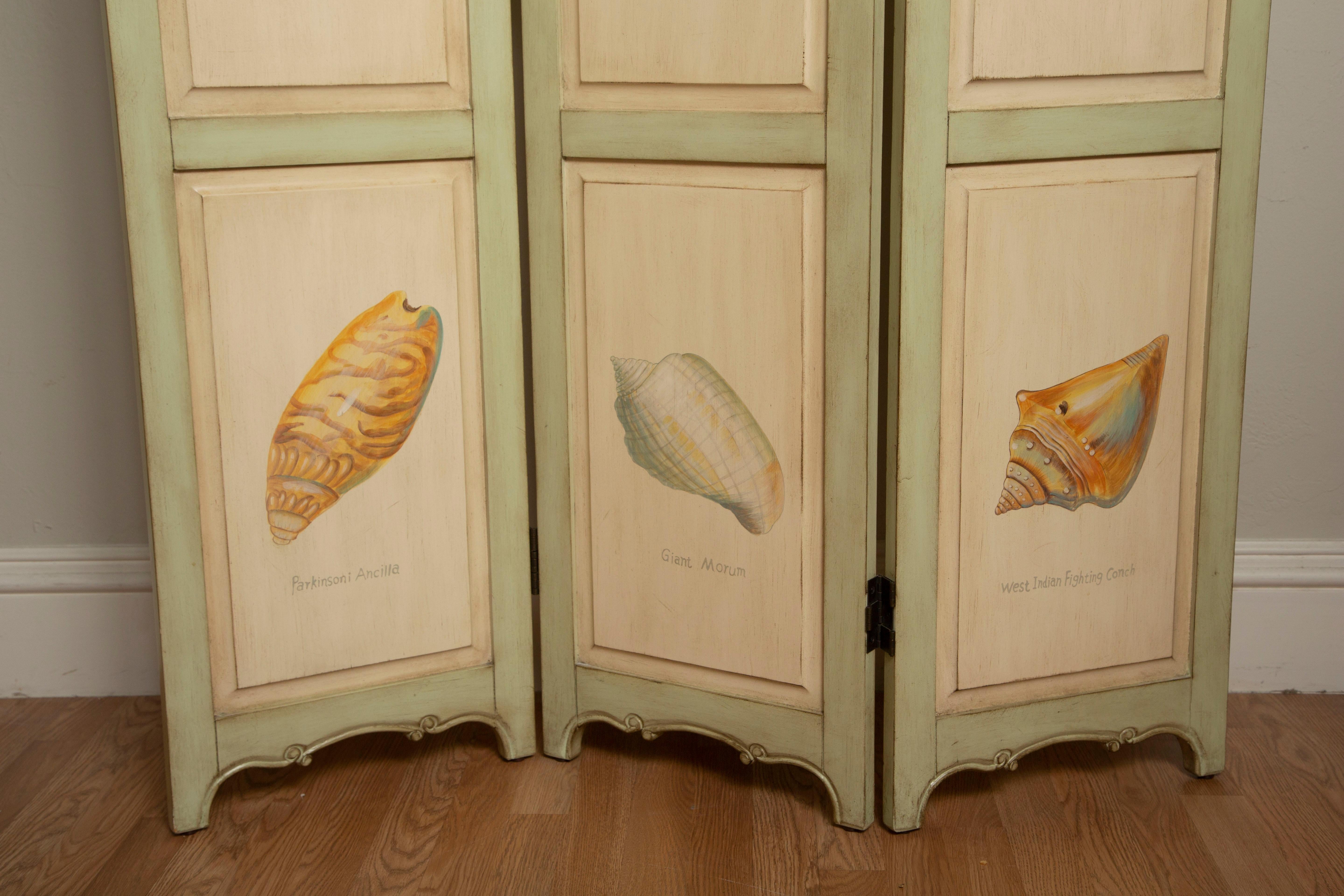 Three-Panel Painted Sea Shell Screen In Good Condition For Sale In West Palm Beach, FL