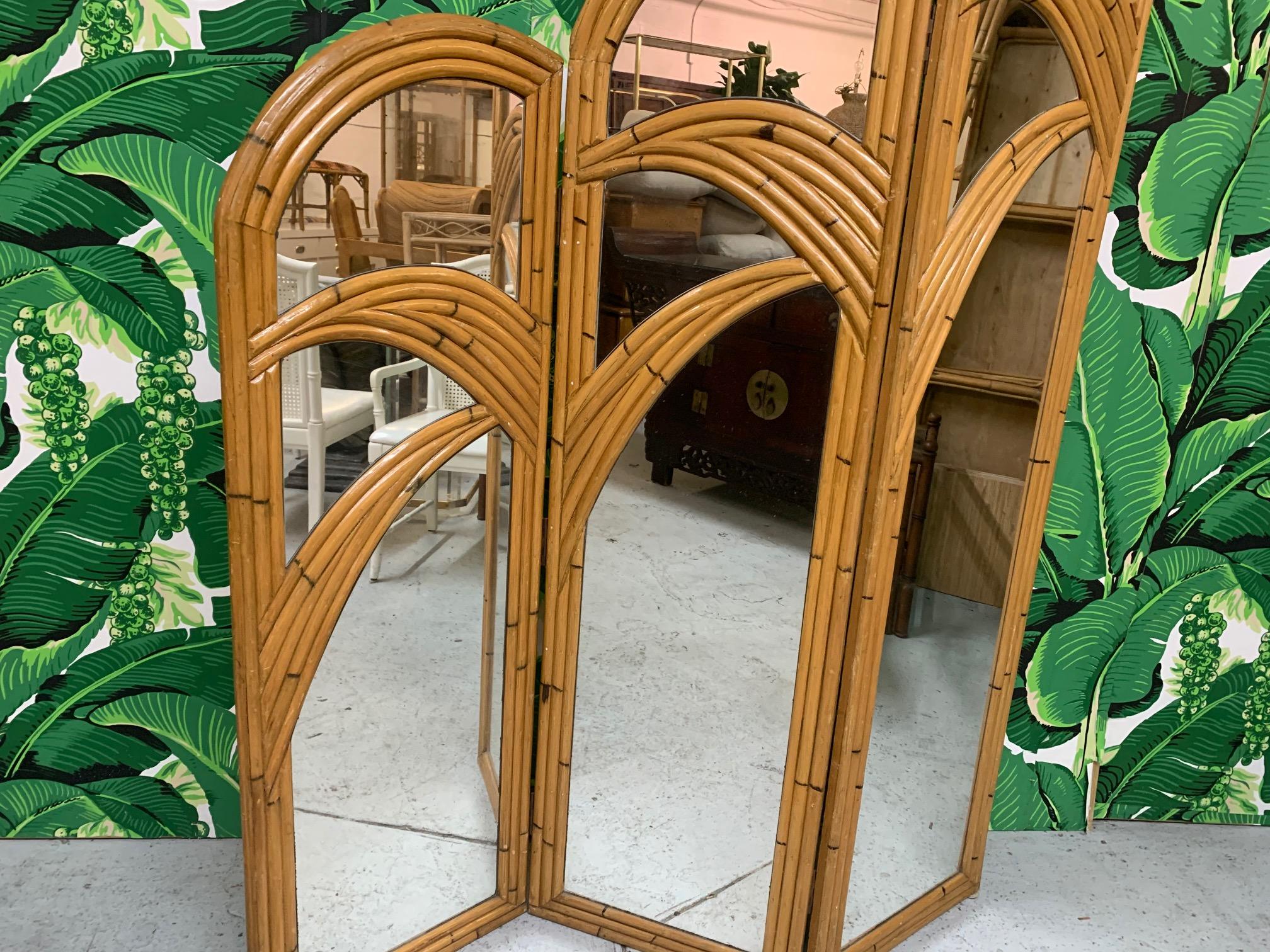 3-panel room divider features veneer of pencil reed rattan in a palm tree motif. Very good vintage condition with only minor imperfections consistent with age. Each panel measures 18