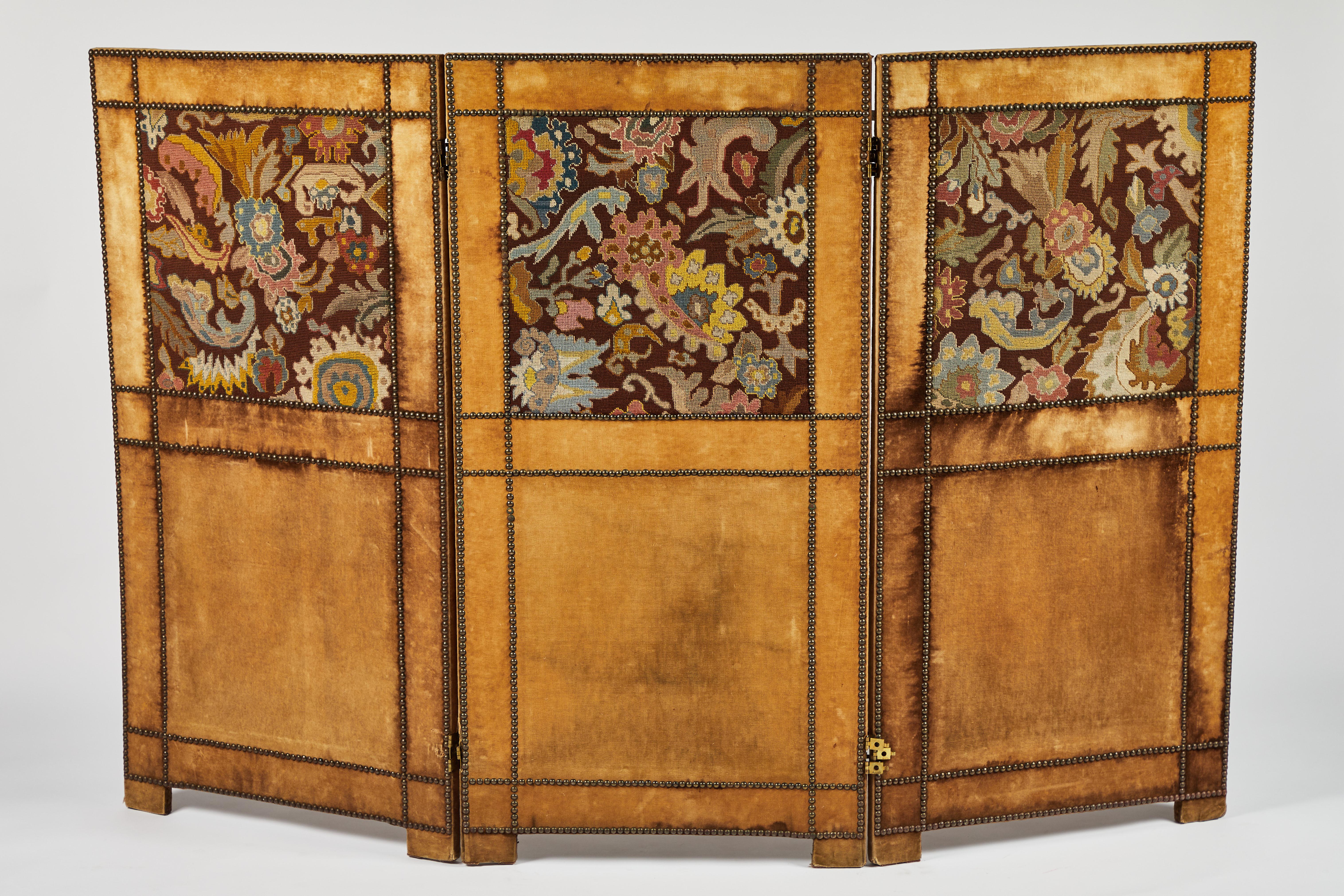 Three-Panel Velvet and Tapestry Folding Screen, 19th Century For Sale 4