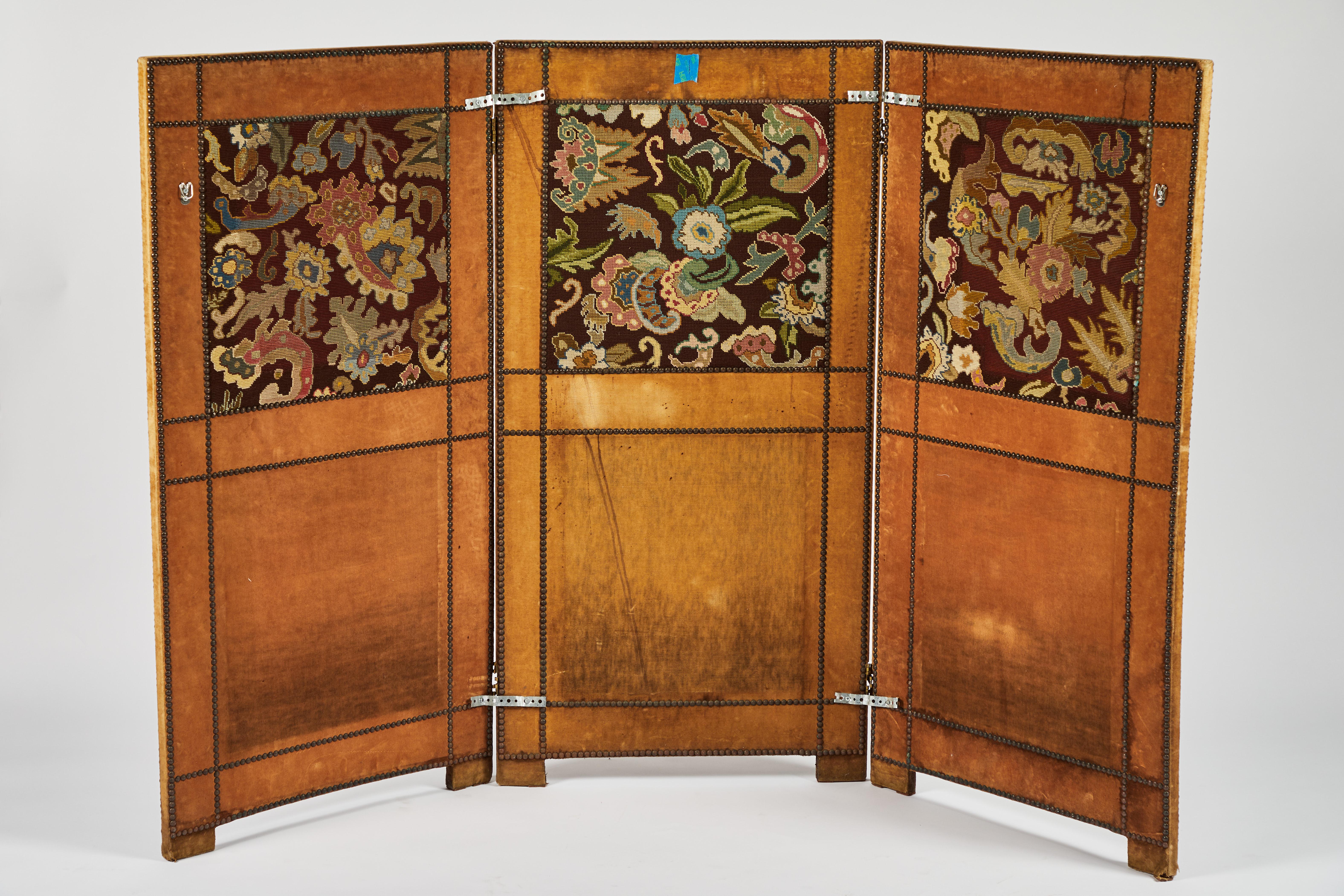 Three-Panel Velvet and Tapestry Folding Screen, 19th Century For Sale 5