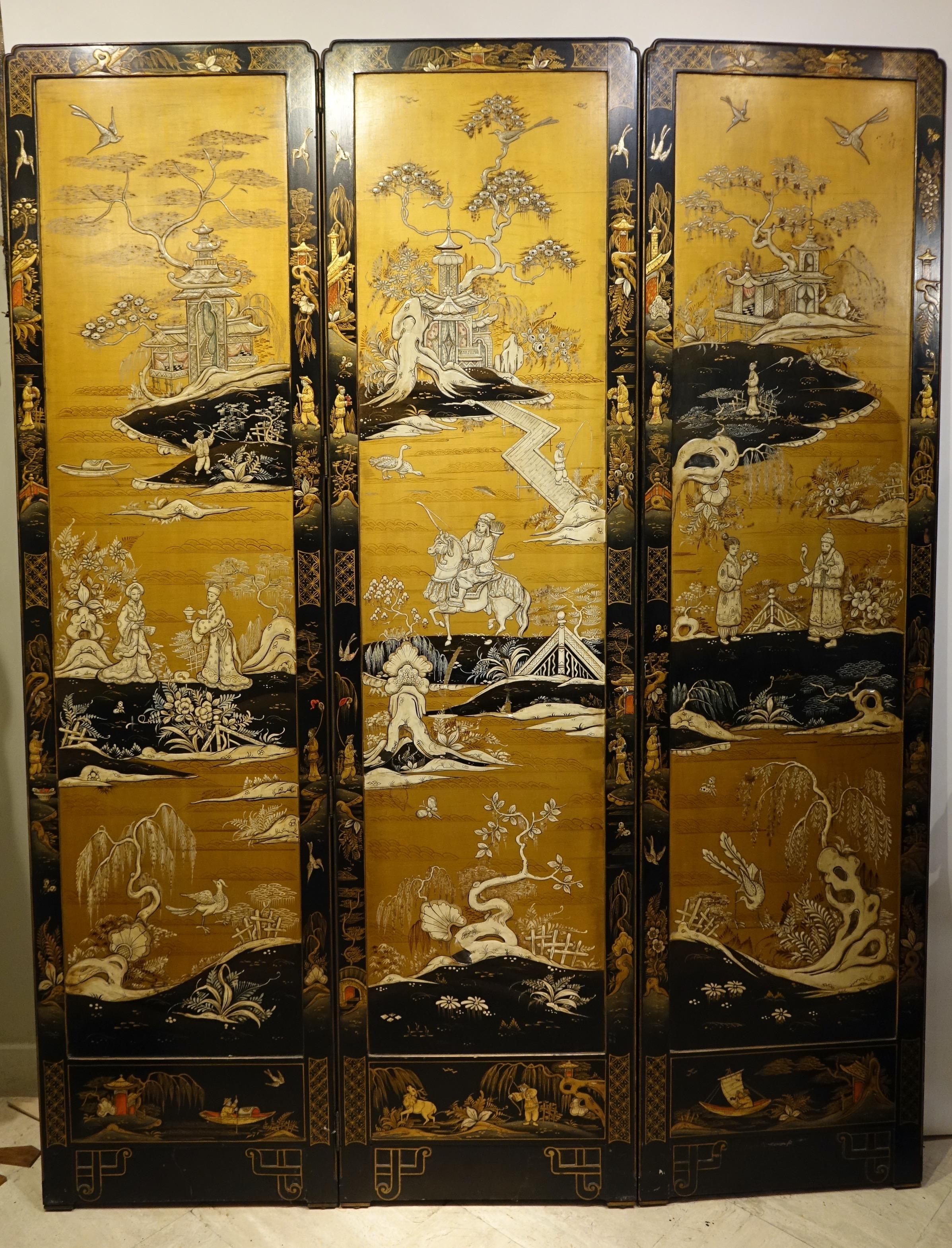 Dreiteiliges Creen aus schwarzem Lack und polychromer Vergoldung, China 20. (Sonstiges) im Angebot