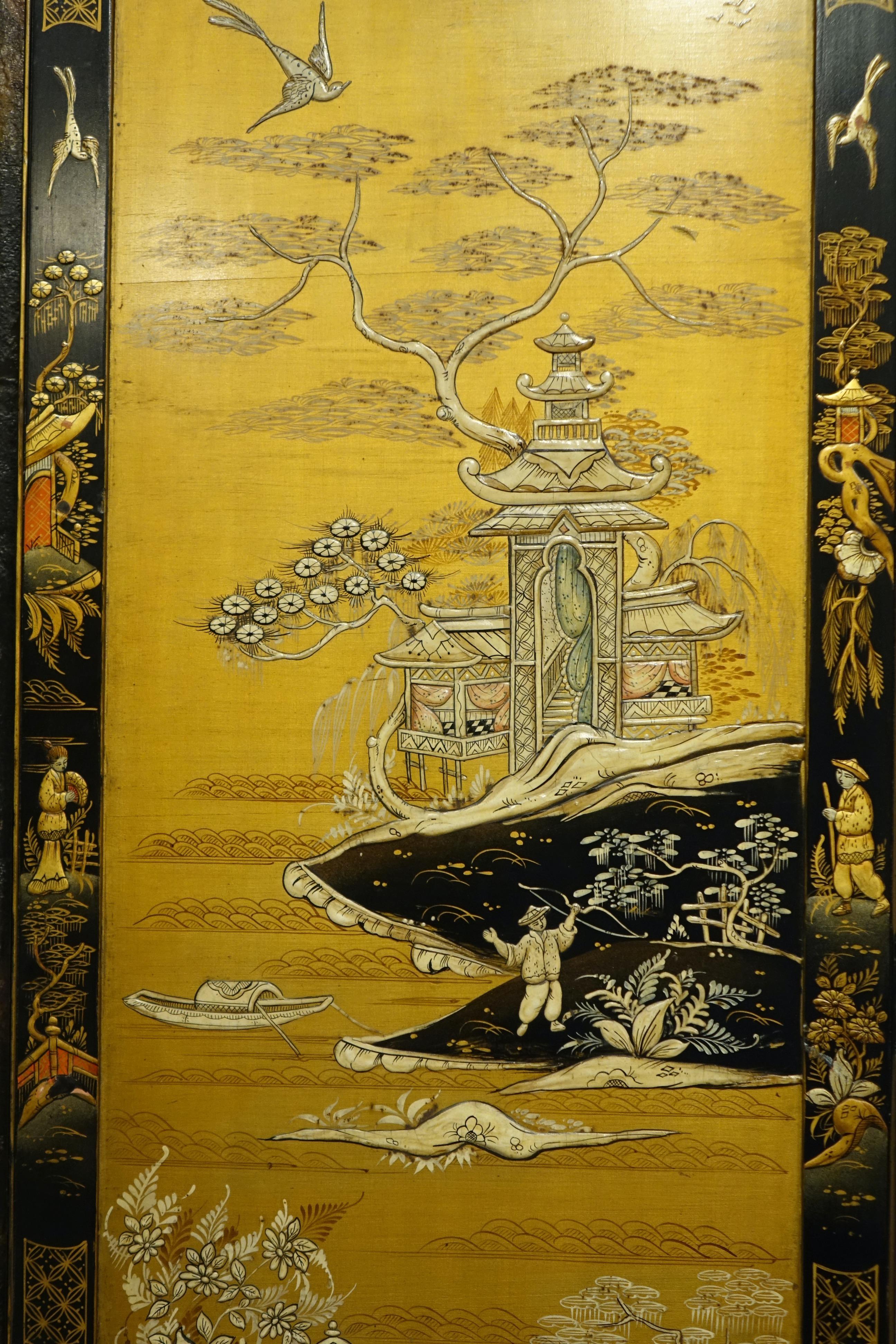 Dreiteiliges Creen aus schwarzem Lack und polychromer Vergoldung, China 20. (Vergoldet) im Angebot