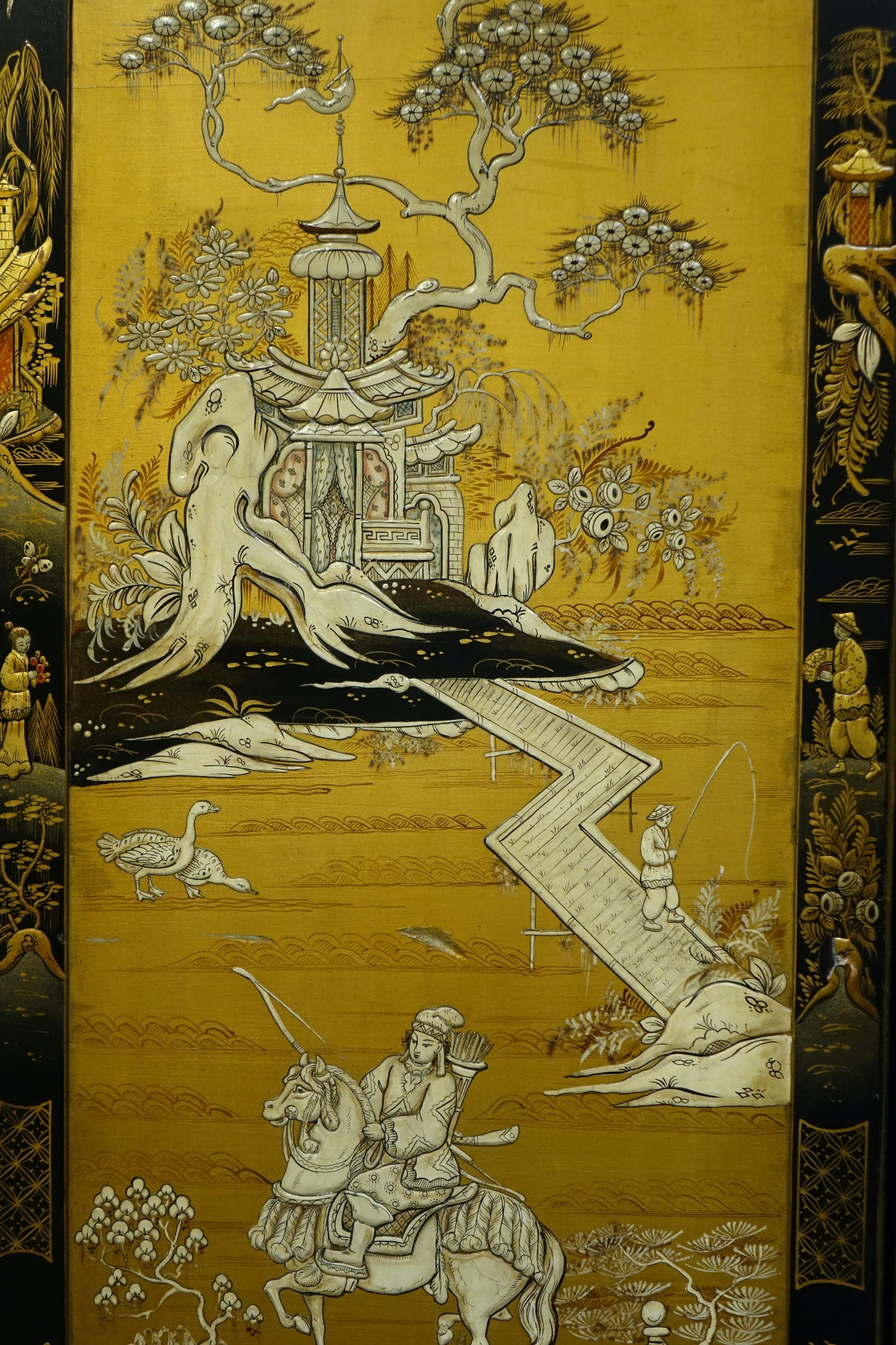 Dreiteiliges Creen aus schwarzem Lack und polychromer Vergoldung, China 20. im Zustand „Gut“ im Angebot in PARIS, FR