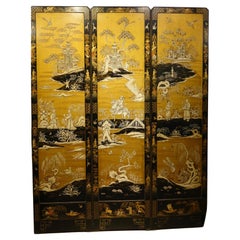 Three-panels creen in black lacquer and polychrome gilt, China 20th century