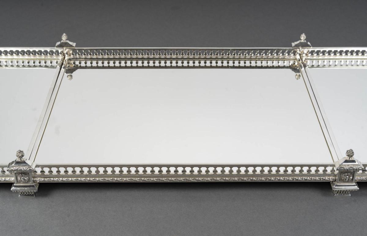 Three-part table centrepiece with a mirrored base and gallery, Late 19th century For Sale 4