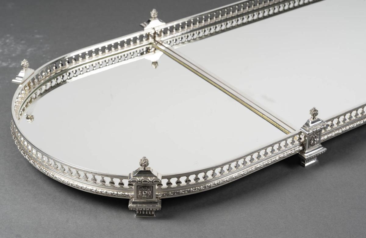Three-part table centrepiece with a mirrored base and gallery, Late 19th century For Sale 6