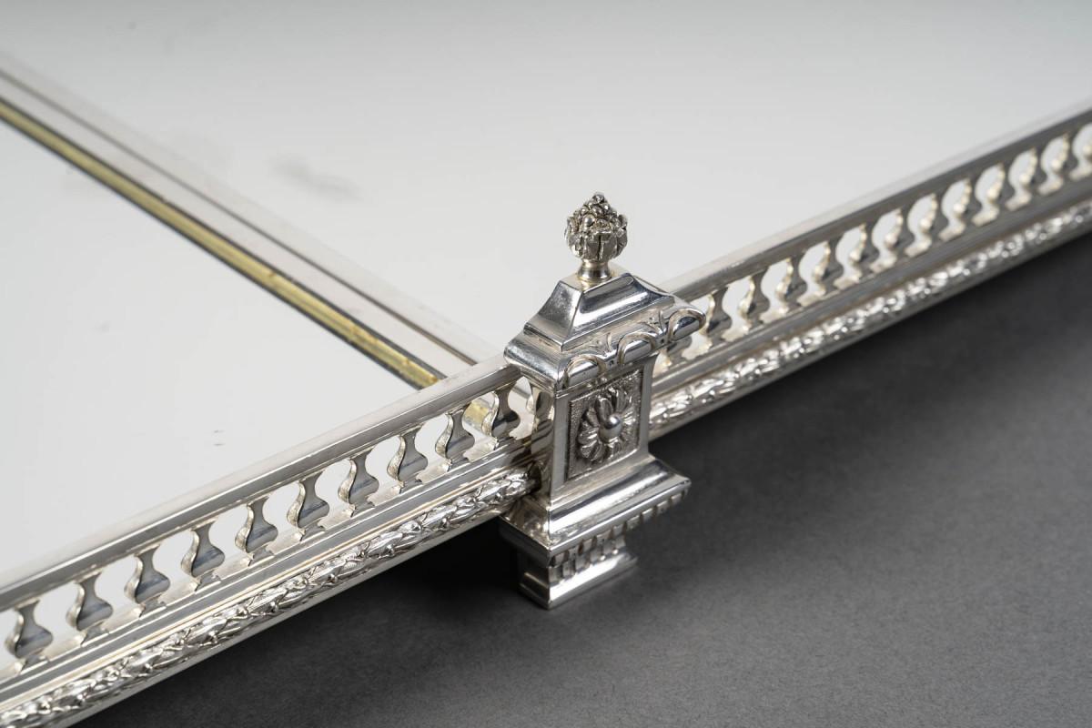 Three-part table centrepiece with a mirrored base and gallery, Late 19th century For Sale 7