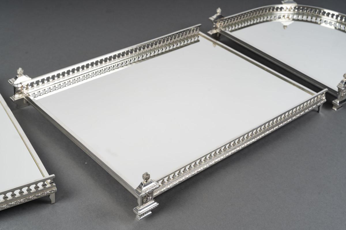 French Three-part table centrepiece with a mirrored base and gallery, Late 19th century For Sale