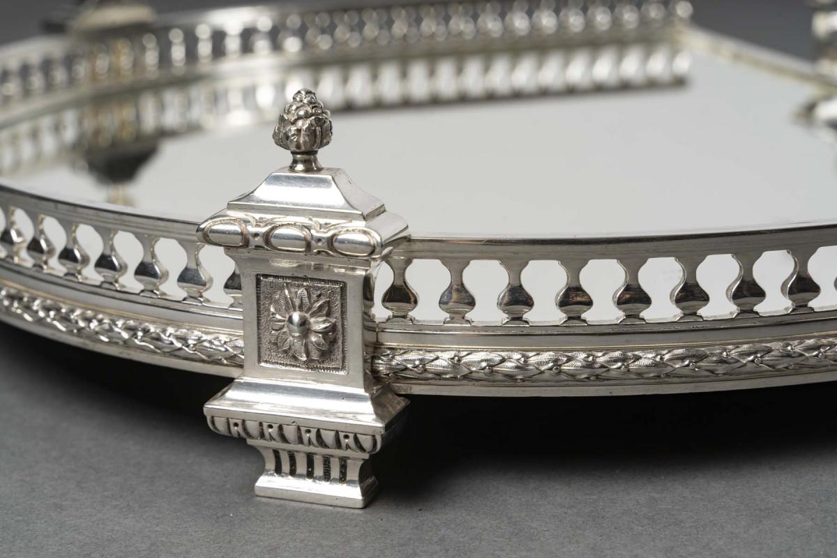 Three-part table centrepiece with a mirrored base and gallery, Late 19th century For Sale 2