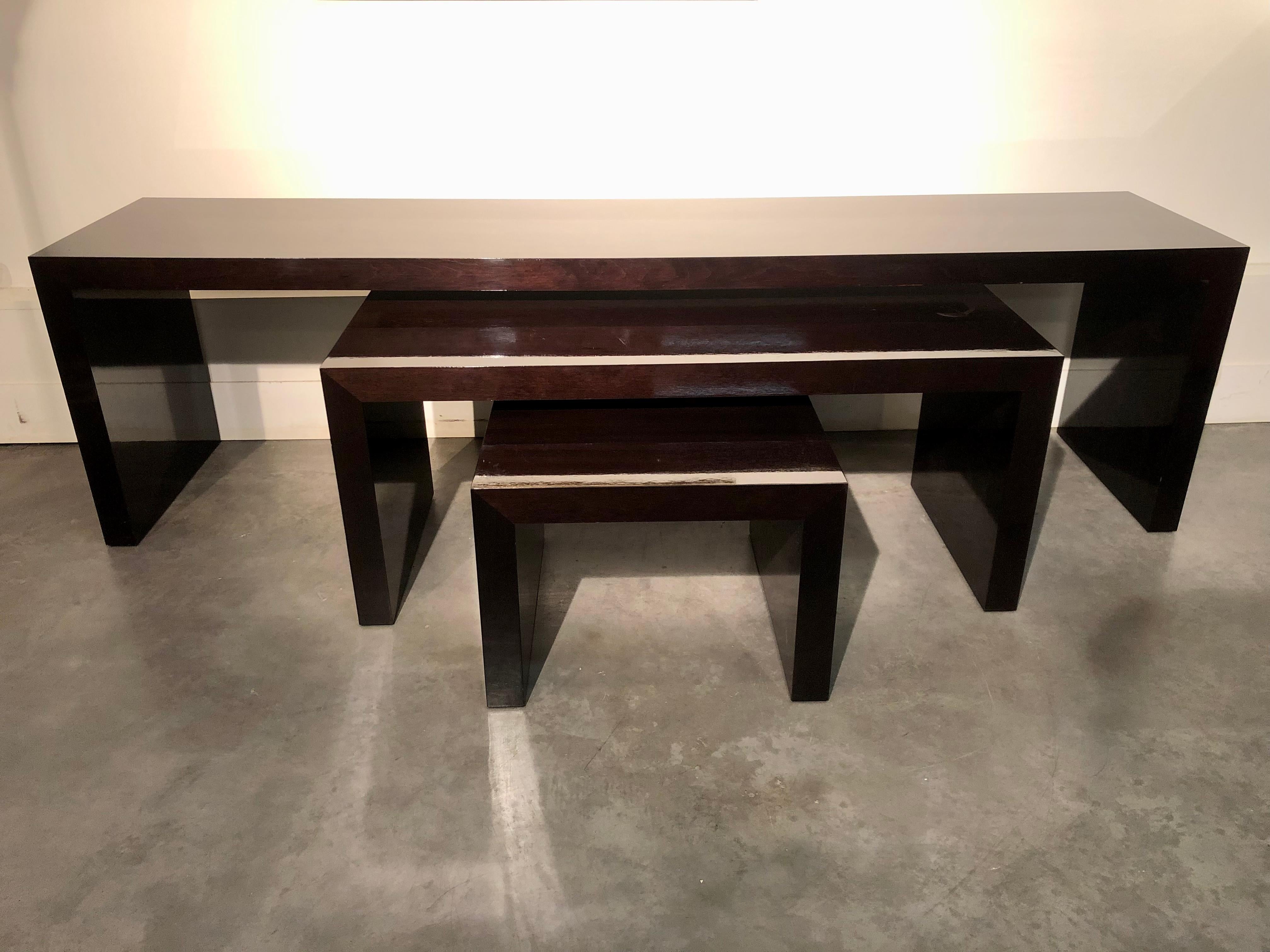 Large console in the form of a nestle table.
Very decorative piece of furniture.
Large and modulable piece of furniture.
 