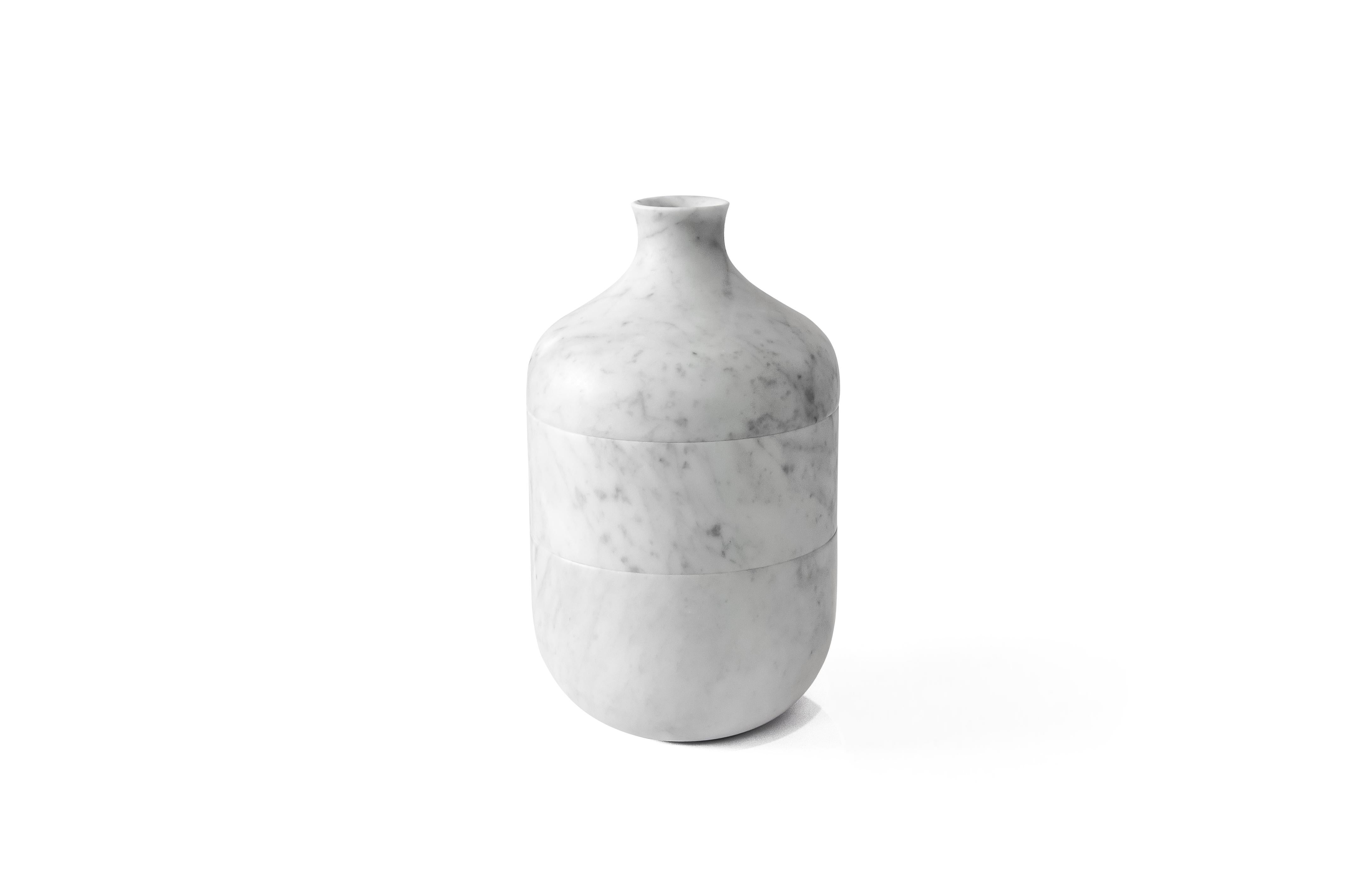 Handgefertigte Vase aus drei Teilen aus weißem Carrara- und/oder schwarzem Marquina-Marmor im Angebot 5